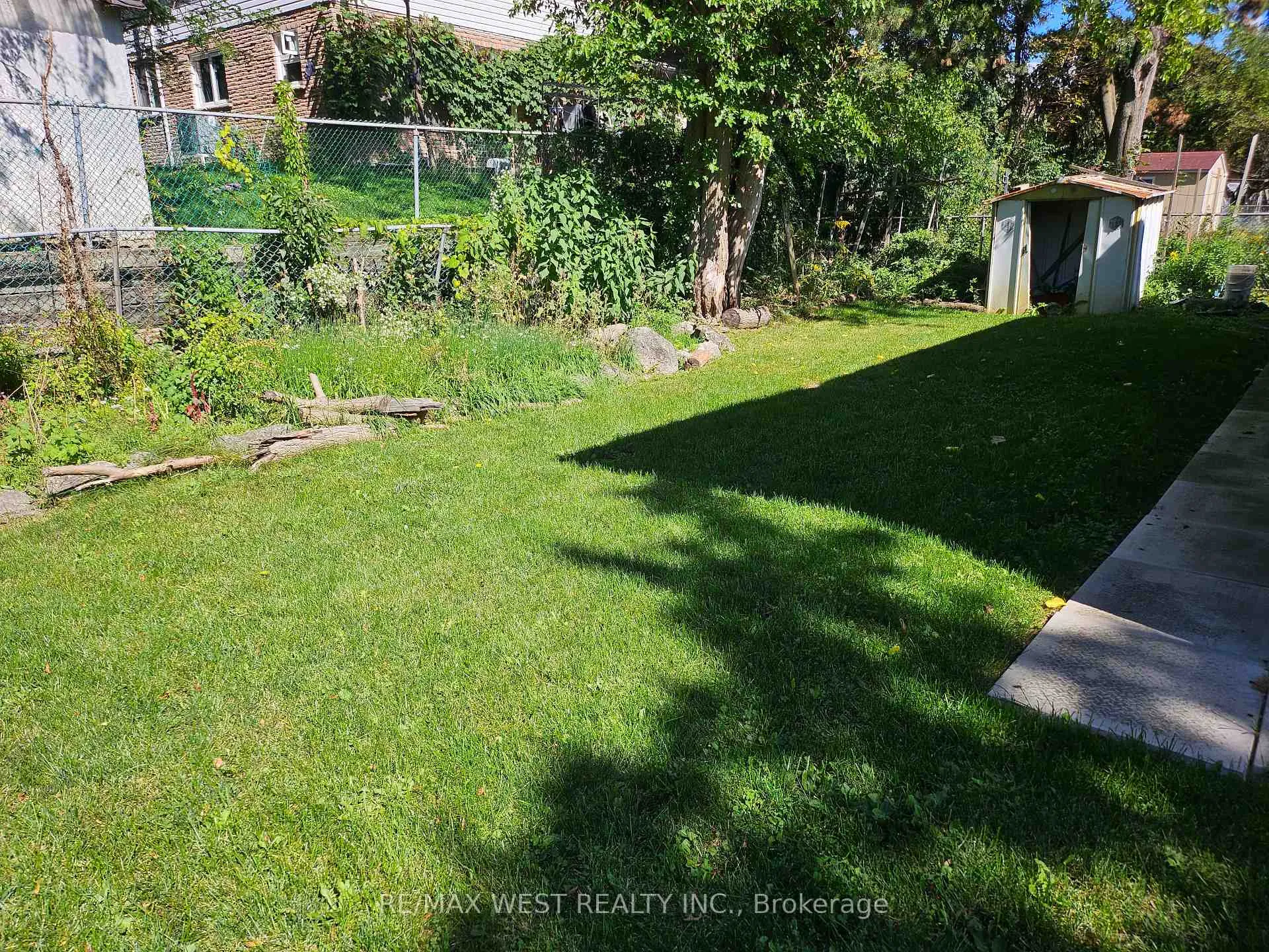 Photo 28 of 32 Axsmith Crescent, North York, Don Valley Village — HOMEH