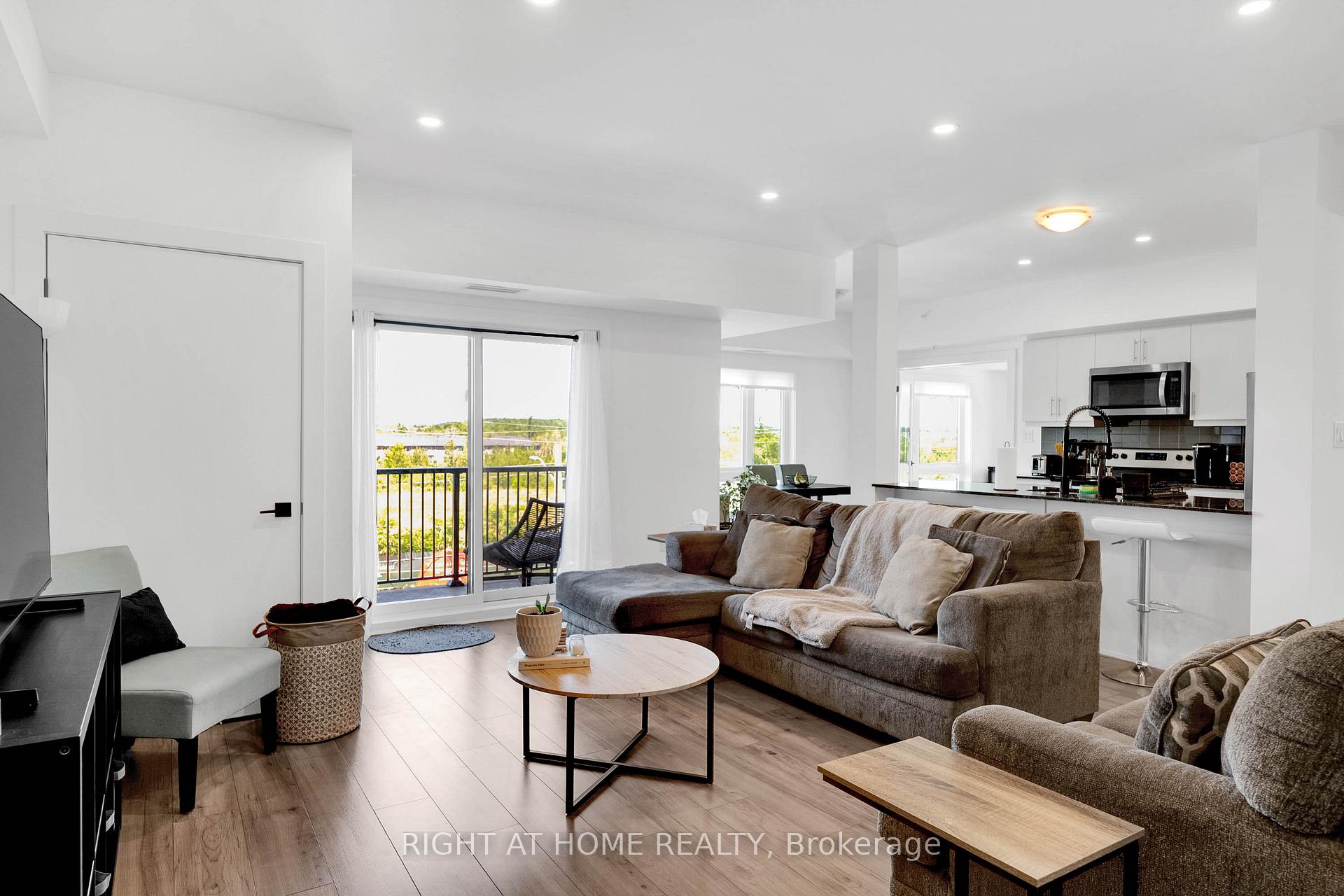 Photo 9 of Unit 202, 4 Spice Way, Barrie, Rural Barrie Southeast — HOMEH