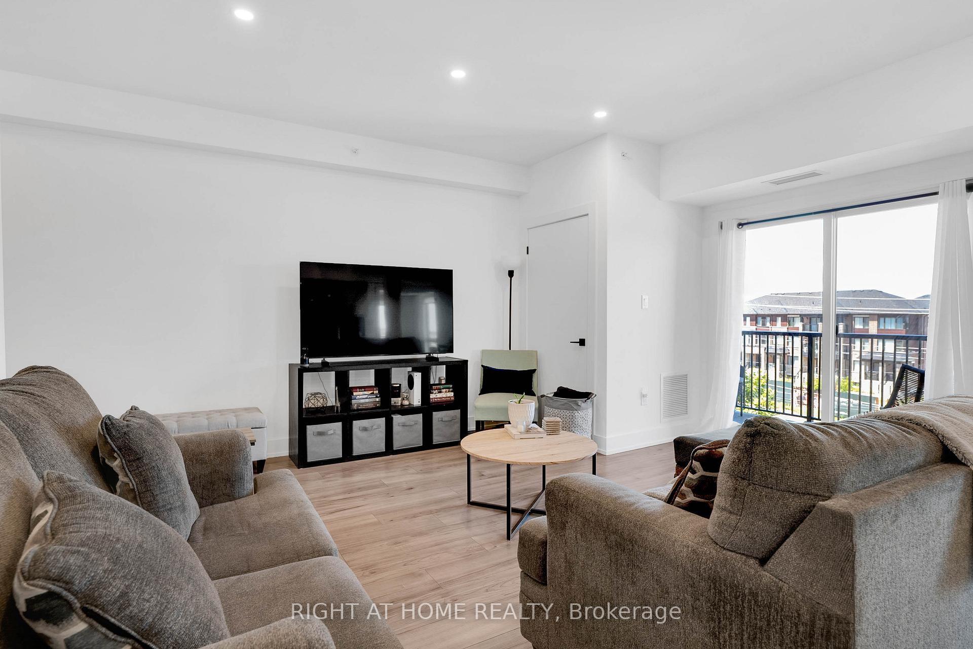 Photo 10 of Unit 202, 4 Spice Way, Barrie, Rural Barrie Southeast — HOMEH