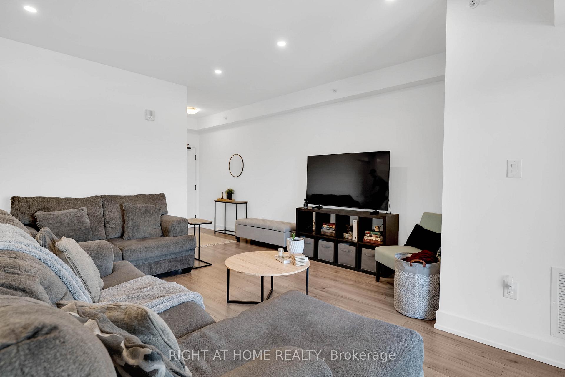 Photo 11 of Unit 202, 4 Spice Way, Barrie, Rural Barrie Southeast — HOMEH
