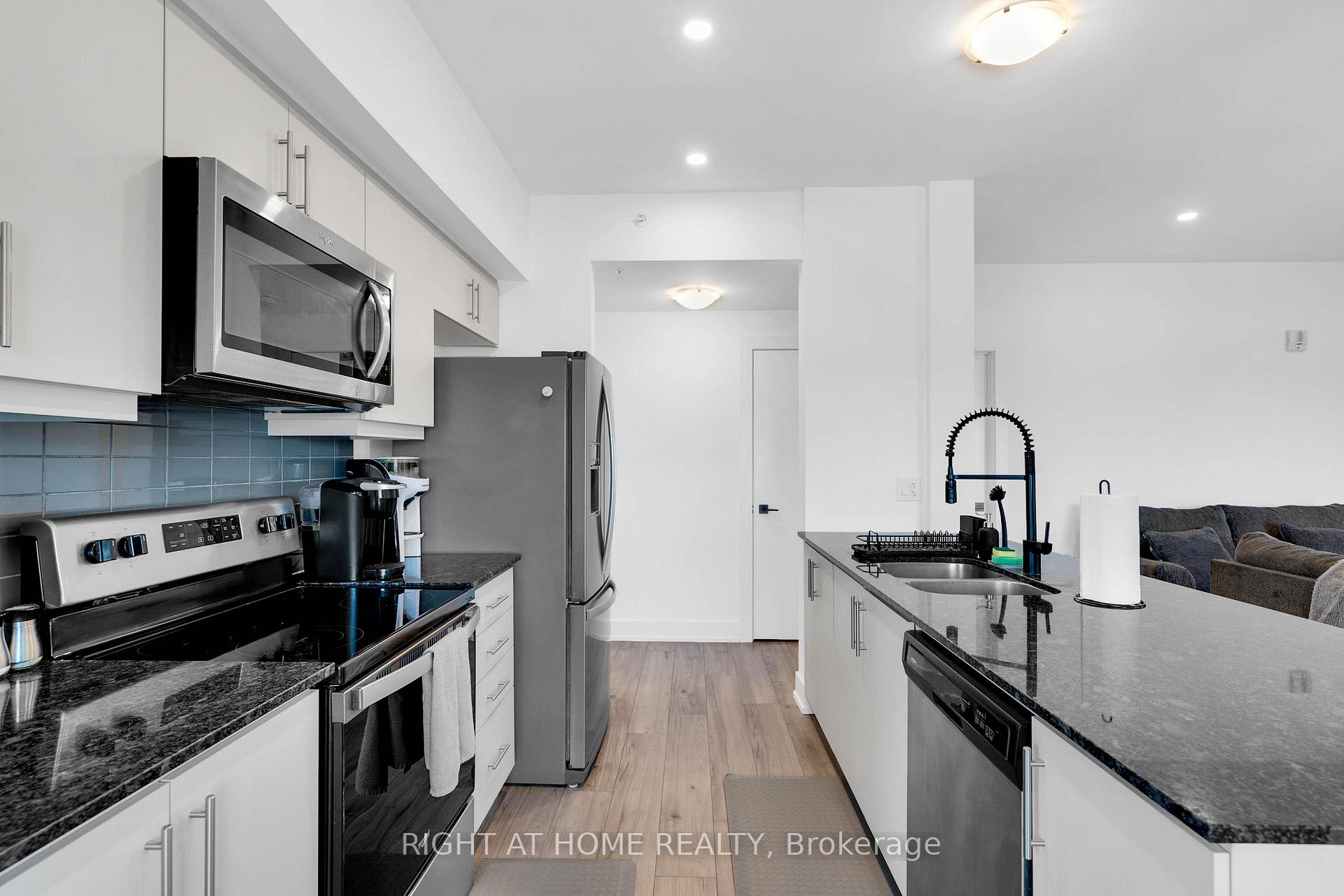 Photo 14 of Unit 202, 4 Spice Way, Barrie, Rural Barrie Southeast — HOMEH