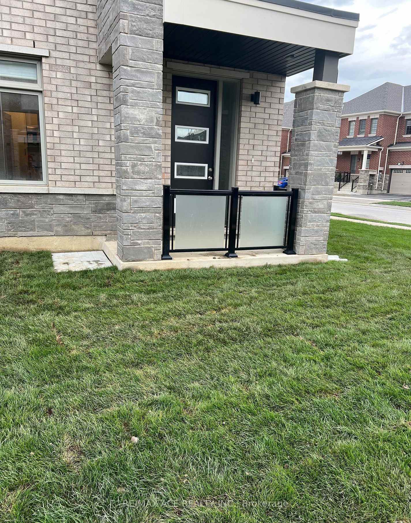 Photo 2 of Unit A, 2 Plume Street, Brampton, Northwest Brampton — HOMEH