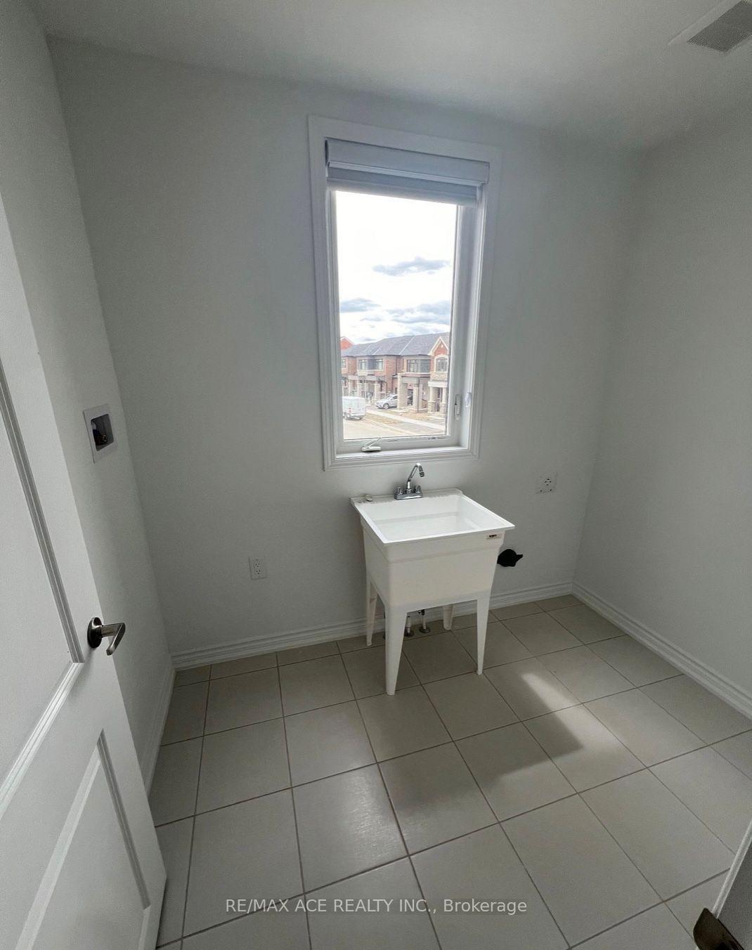 Photo 19 of Unit A, 2 Plume Street, Brampton, Northwest Brampton — HOMEH