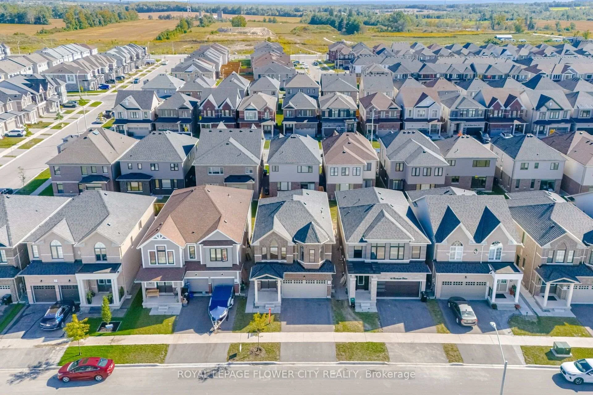 Photo 5 of 44 Rochester Drive, Barrie, Rural Barrie Southeast — HOMEH