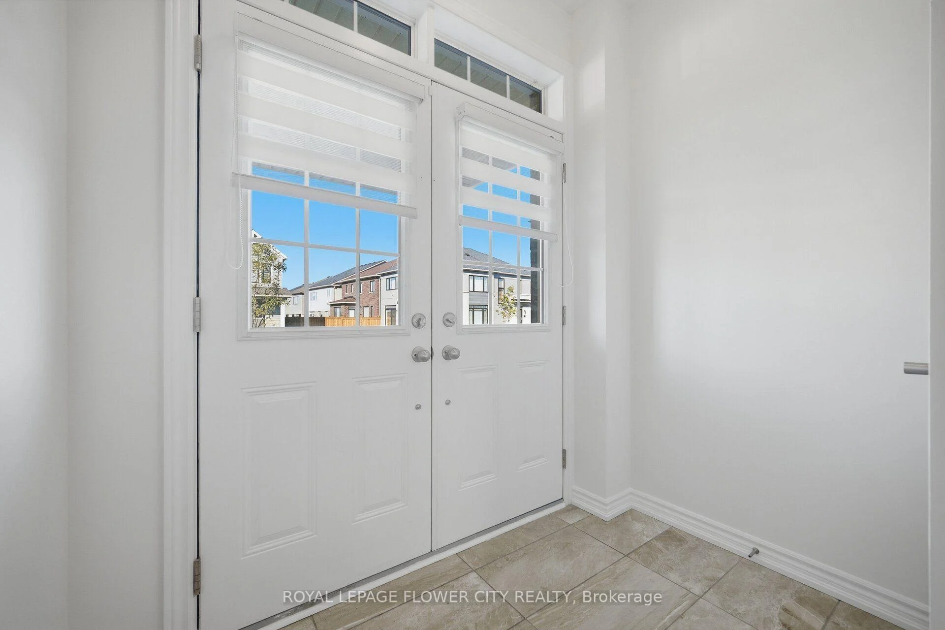 Photo 11 of 44 Rochester Drive, Barrie, Rural Barrie Southeast — HOMEH