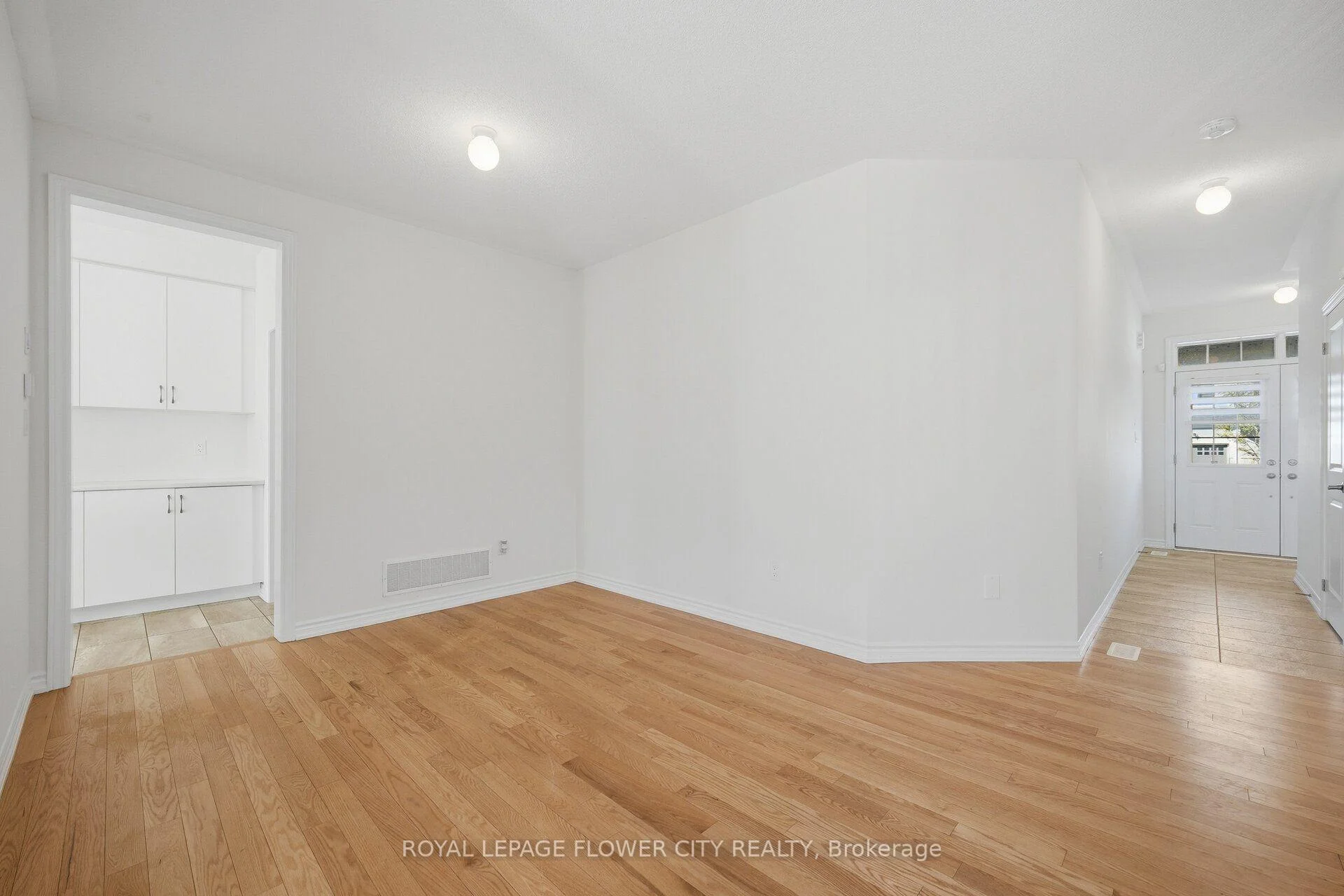 Photo 12 of 44 Rochester Drive, Barrie, Rural Barrie Southeast — HOMEH