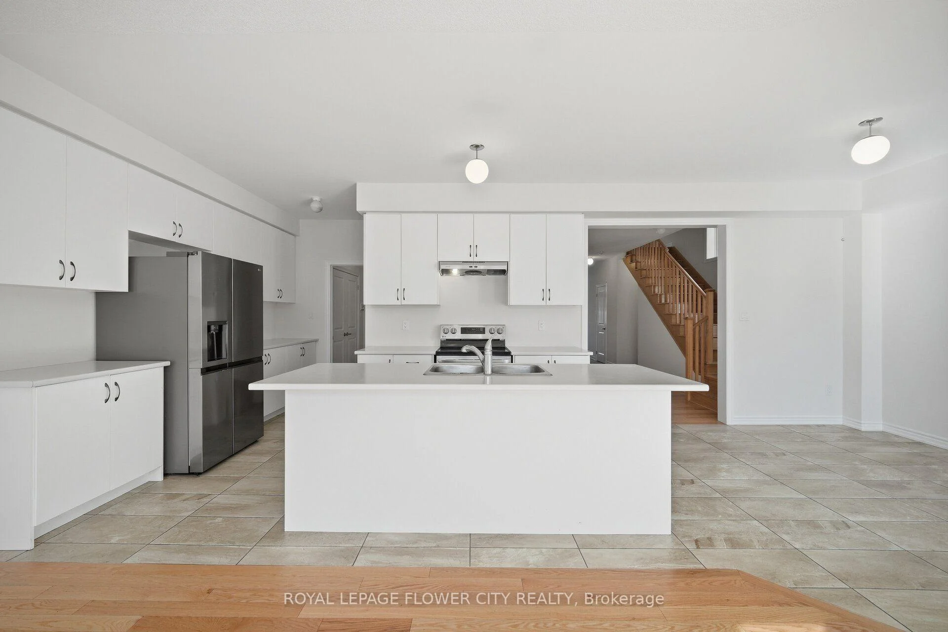 Photo 16 of 44 Rochester Drive, Barrie, Rural Barrie Southeast — HOMEH