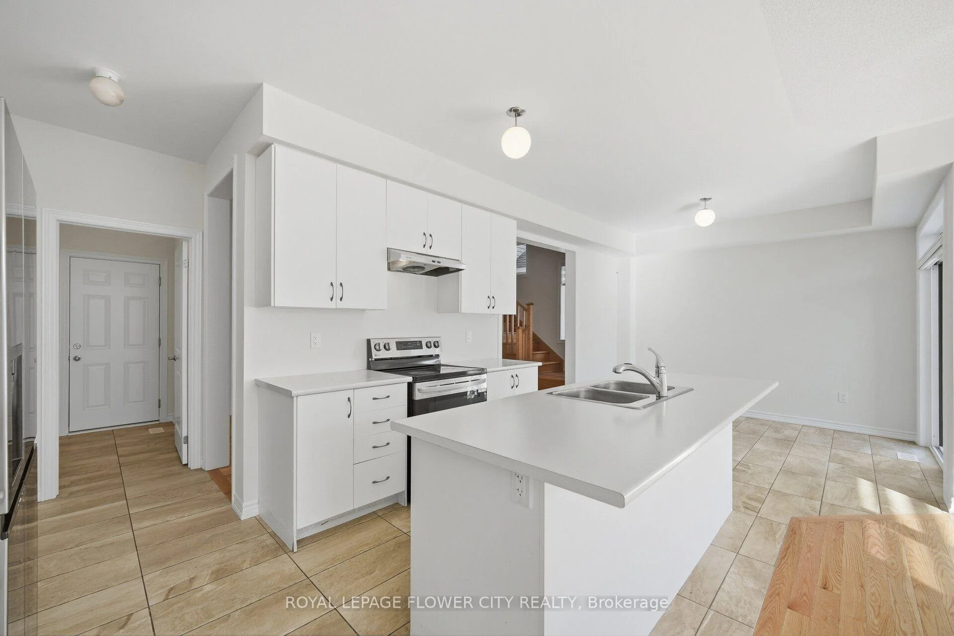 Photo 17 of 44 Rochester Drive, Barrie, Rural Barrie Southeast — HOMEH