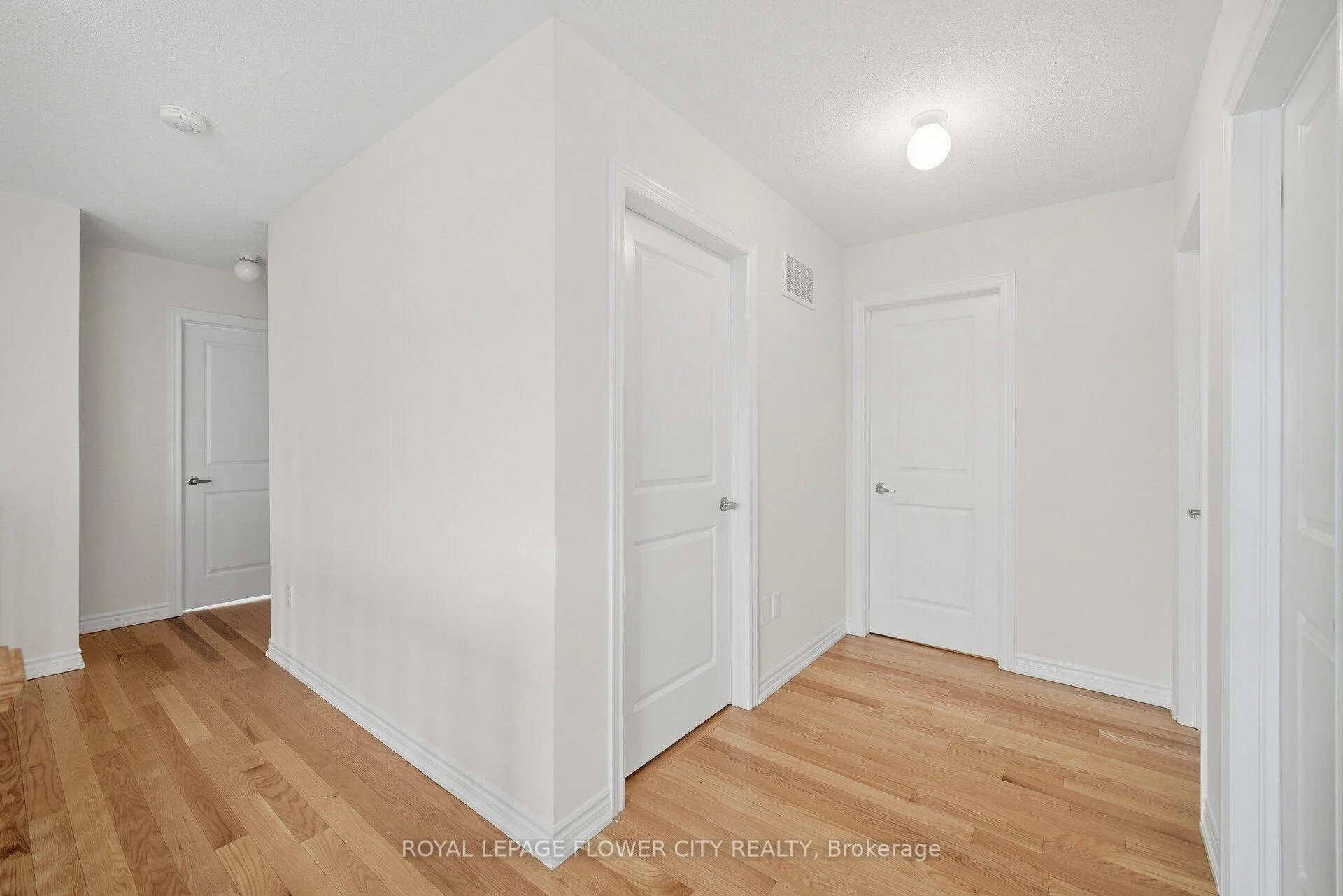 Photo 24 of 44 Rochester Drive, Barrie, Rural Barrie Southeast — HOMEH