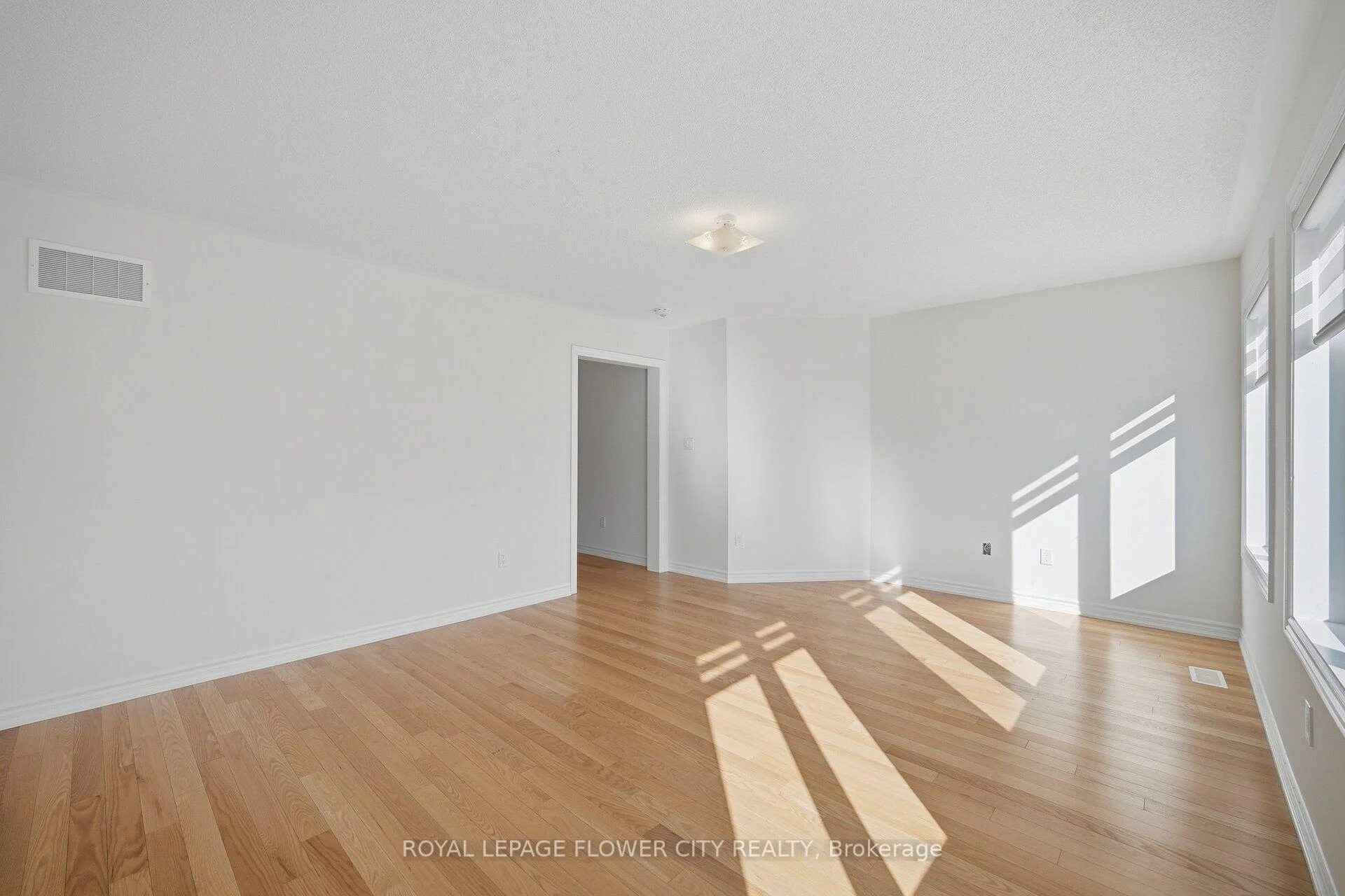 Photo 27 of 44 Rochester Drive, Barrie, Rural Barrie Southeast — HOMEH