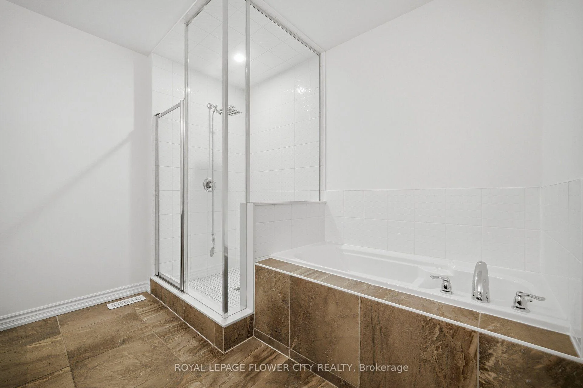 Photo 30 of 44 Rochester Drive, Barrie, Rural Barrie Southeast — HOMEH