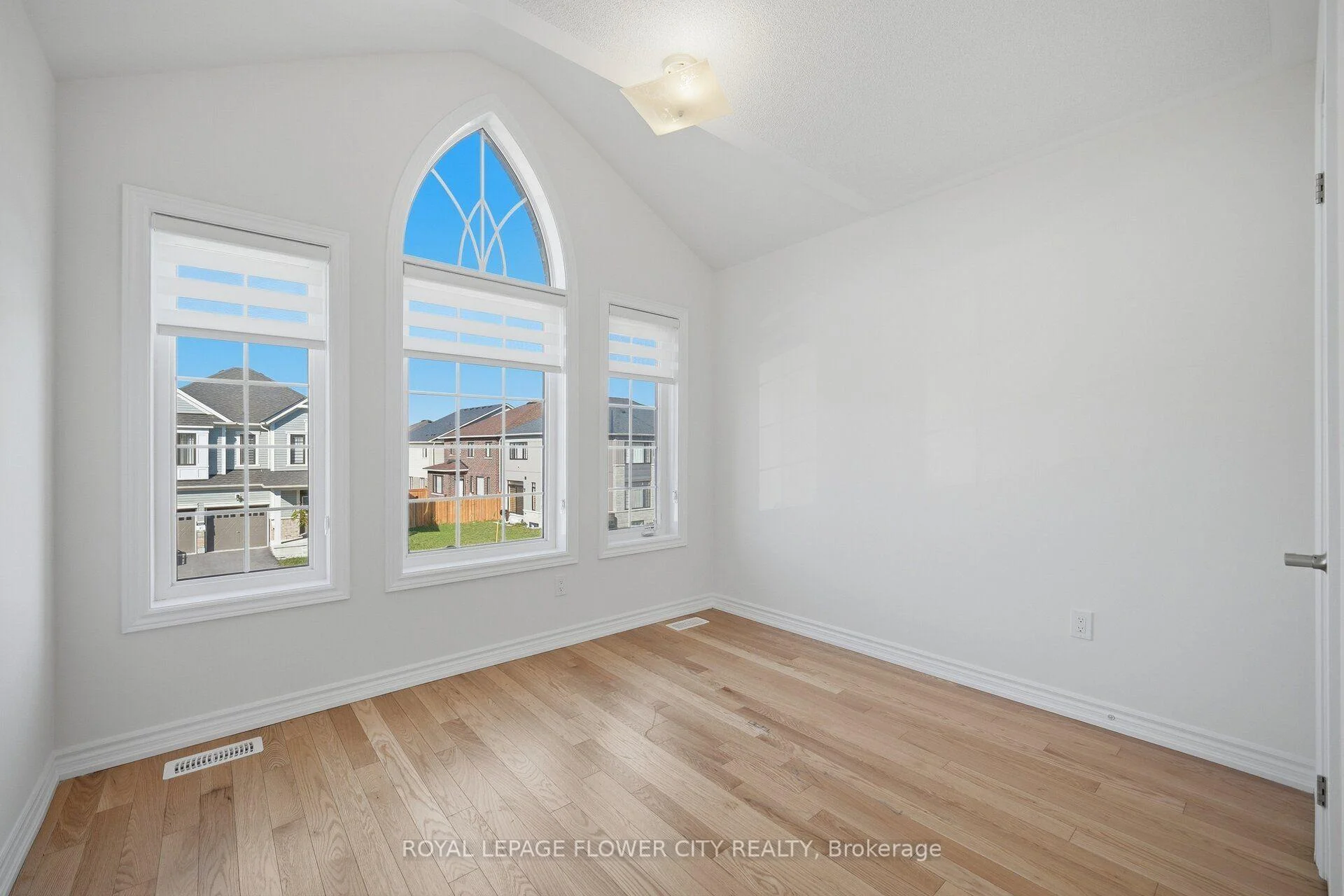 Photo 34 of 44 Rochester Drive, Barrie, Rural Barrie Southeast — HOMEH