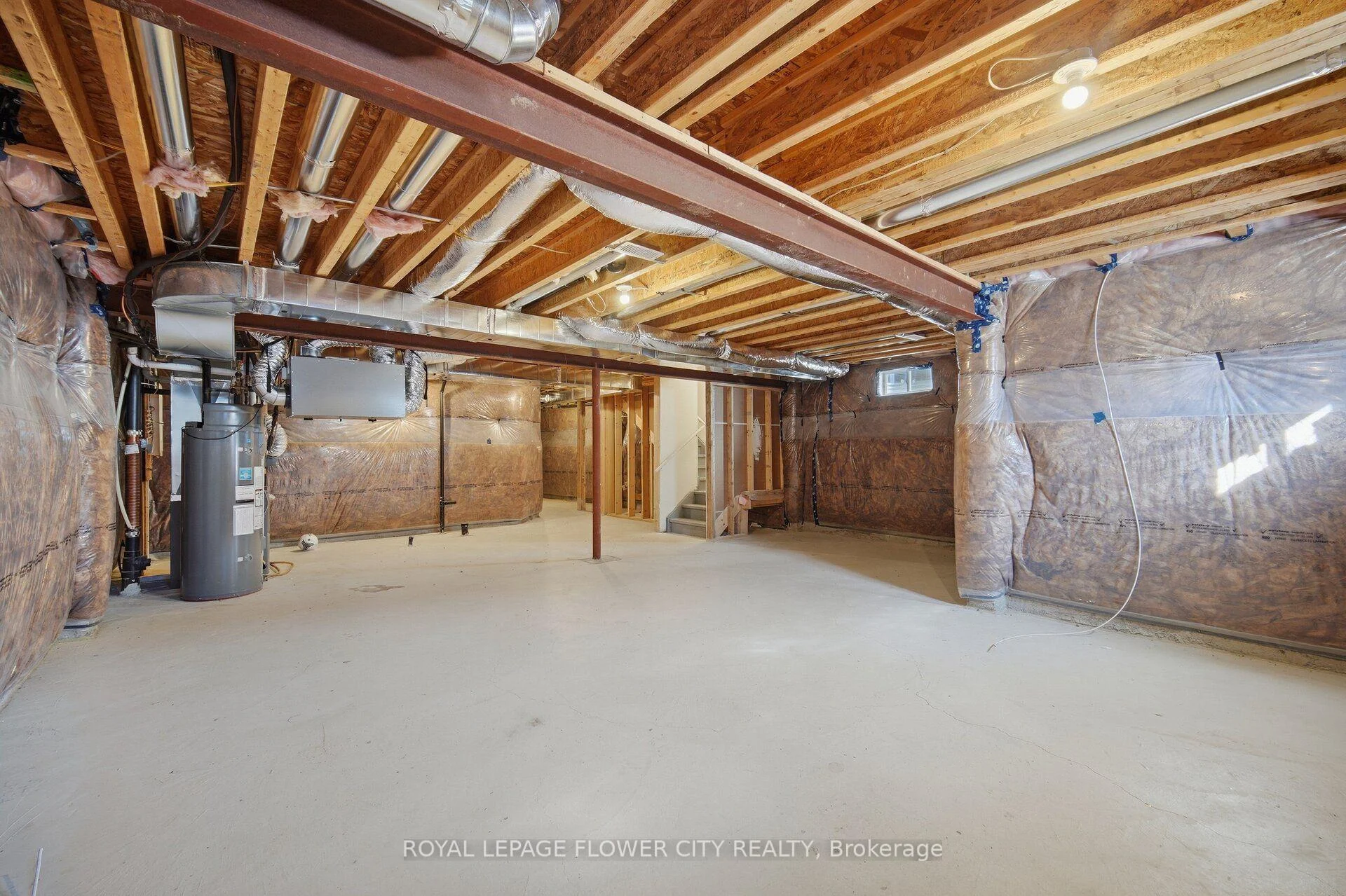 Photo 38 of 44 Rochester Drive, Barrie, Rural Barrie Southeast — HOMEH