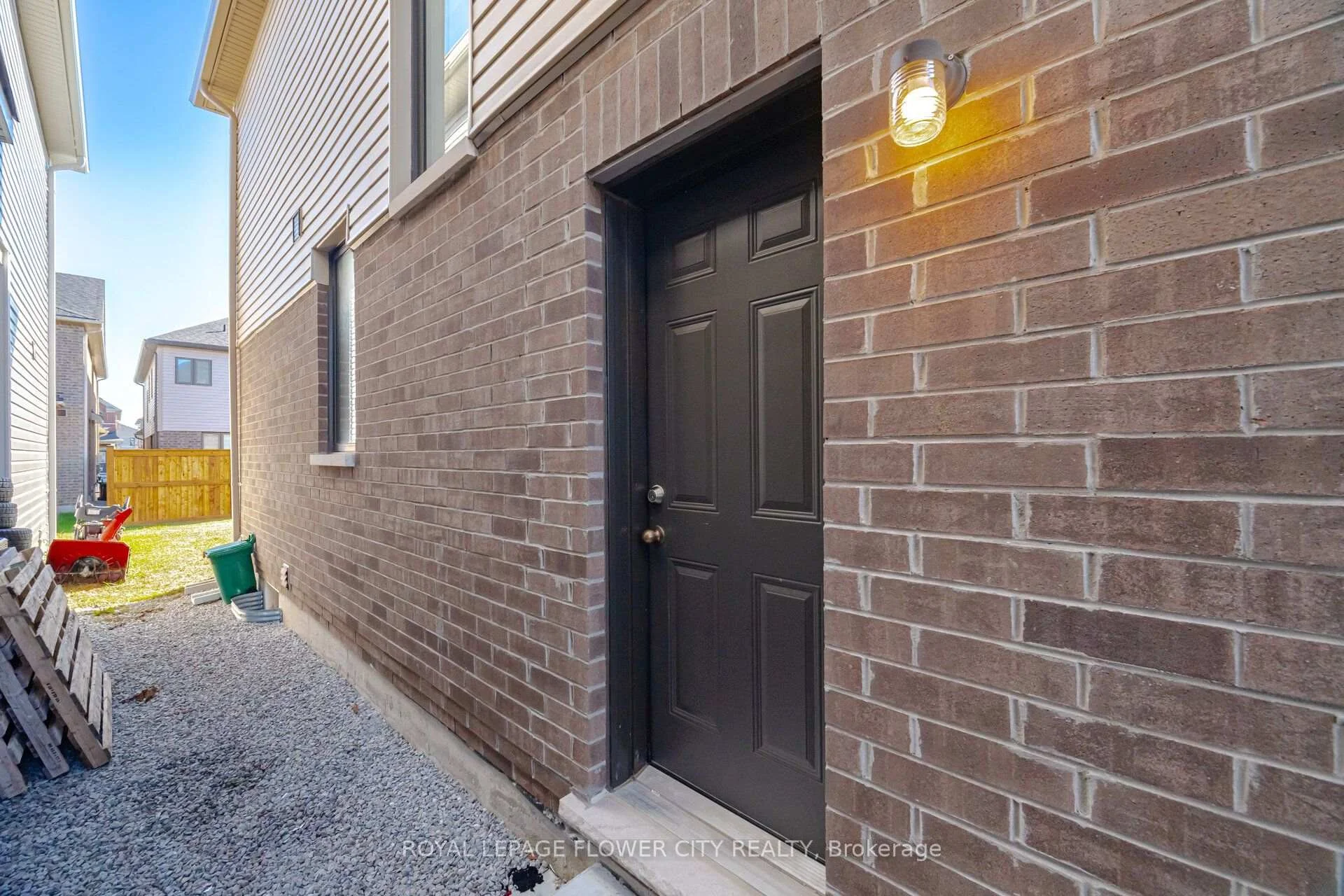 Photo 40 of 44 Rochester Drive, Barrie, Rural Barrie Southeast — HOMEH