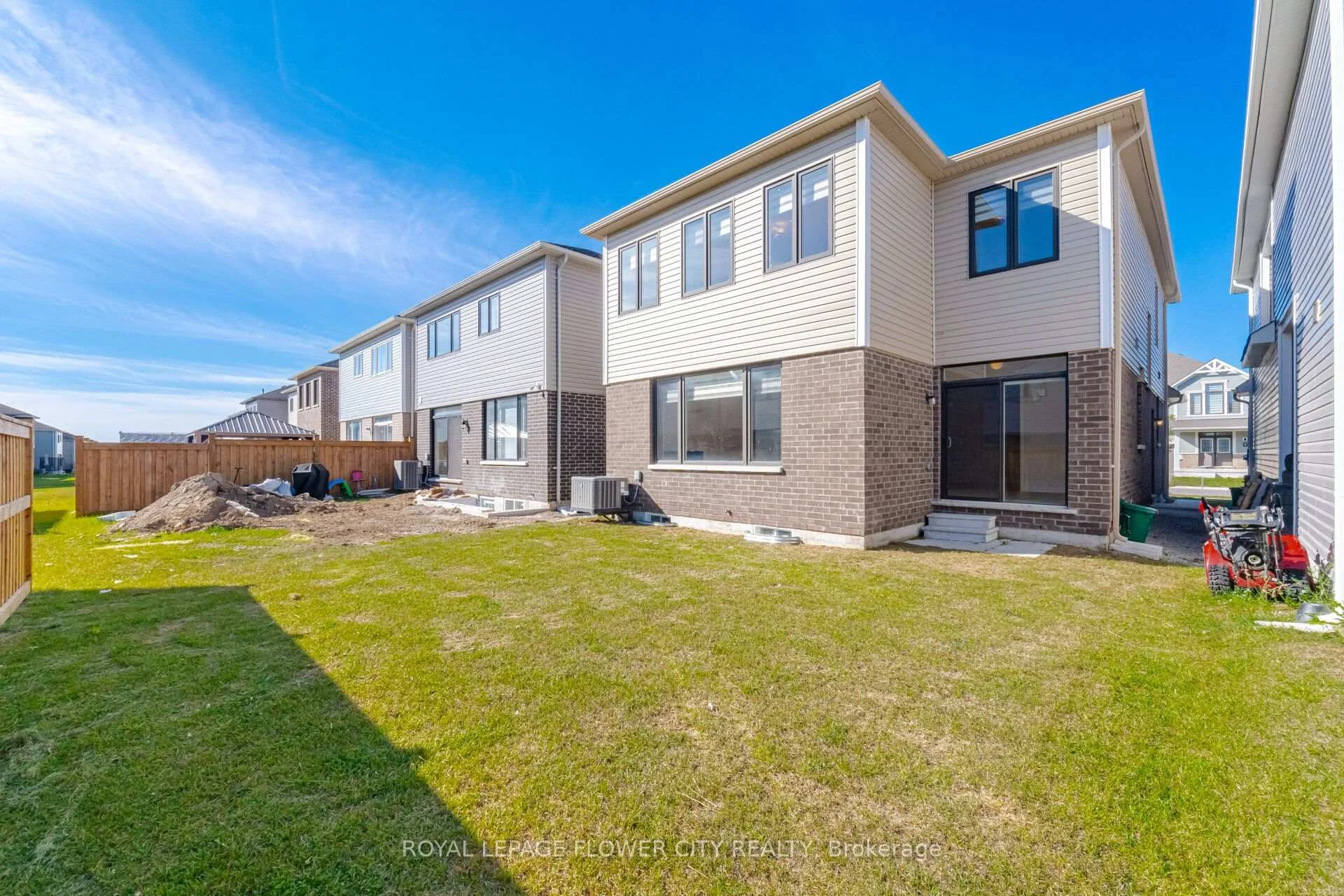 Photo 42 of 44 Rochester Drive, Barrie, Rural Barrie Southeast — HOMEH