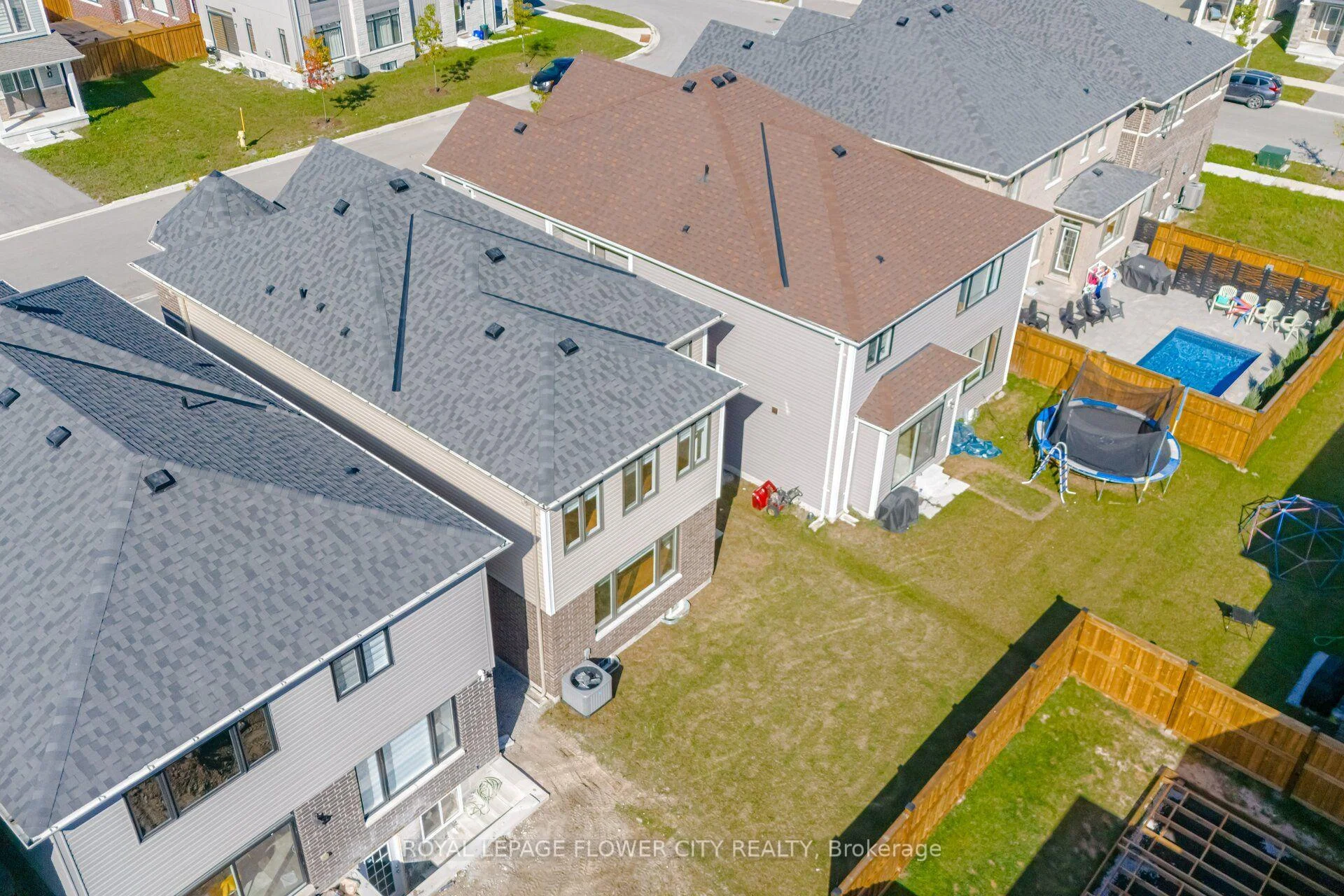 Photo 43 of 44 Rochester Drive, Barrie, Rural Barrie Southeast — HOMEH