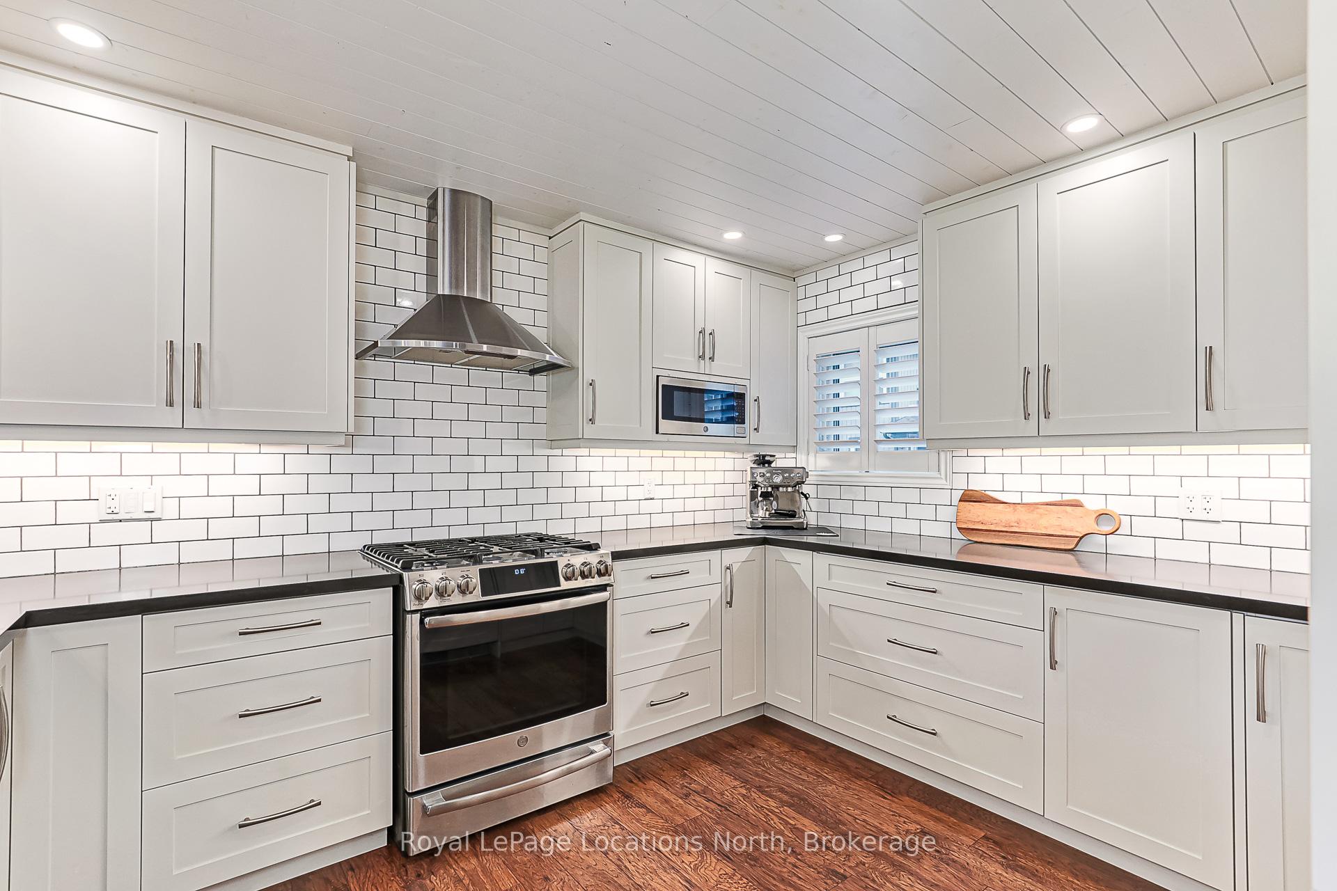 Photo 9 of 423 Mariners Way, Collingwood — HOMEH