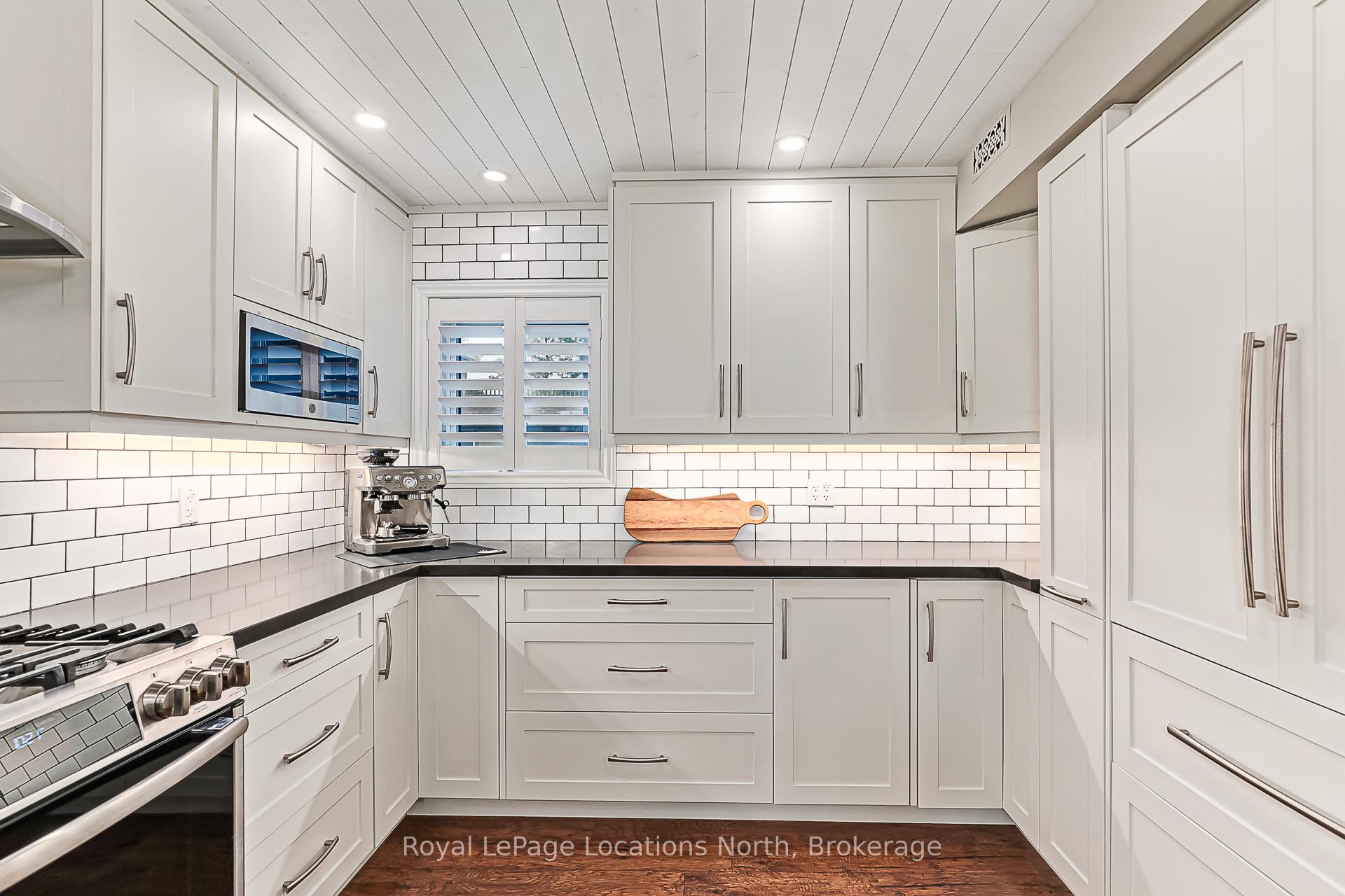 Photo 10 of 423 Mariners Way, Collingwood — HOMEH