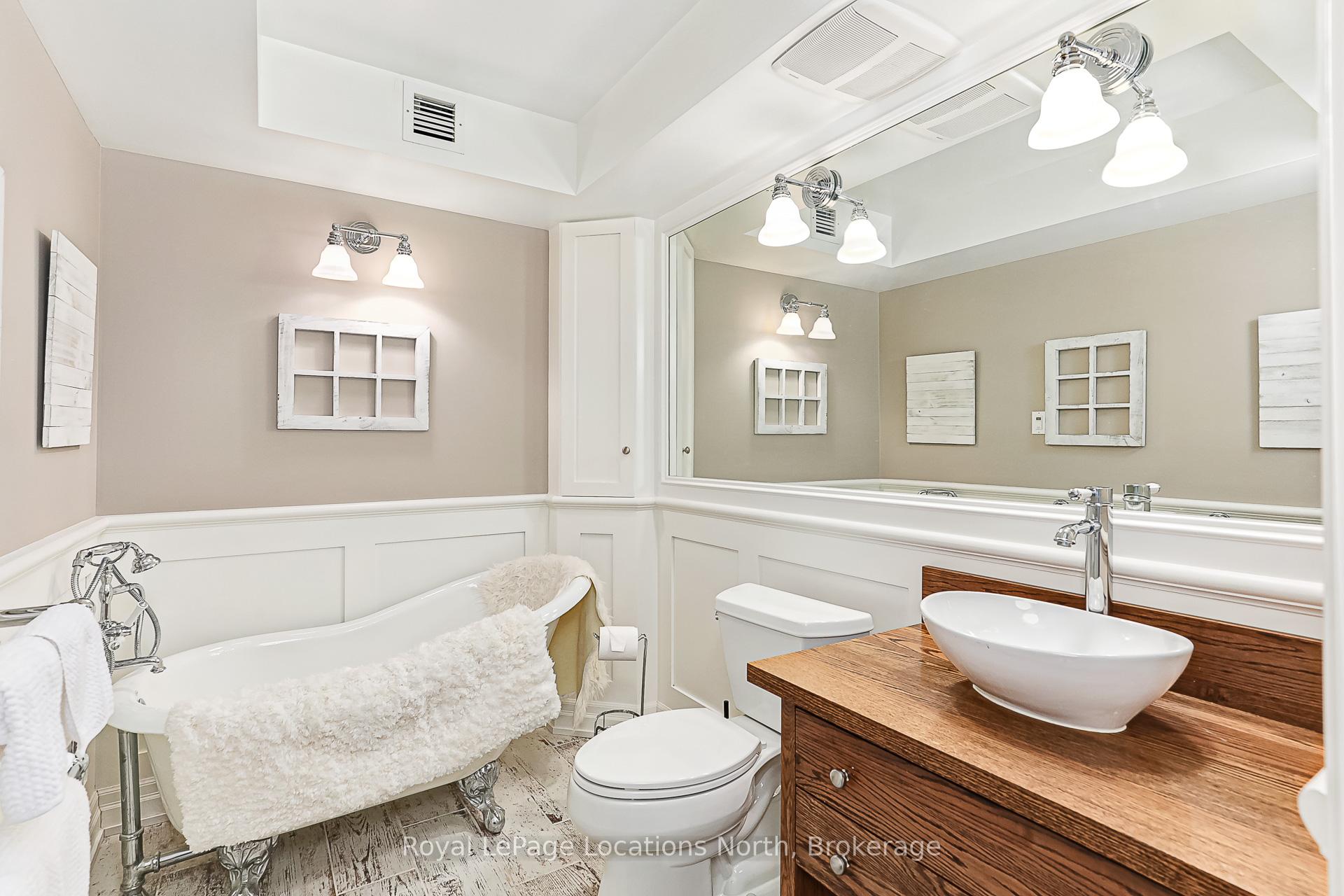 Photo 16 of 423 Mariners Way, Collingwood — HOMEH