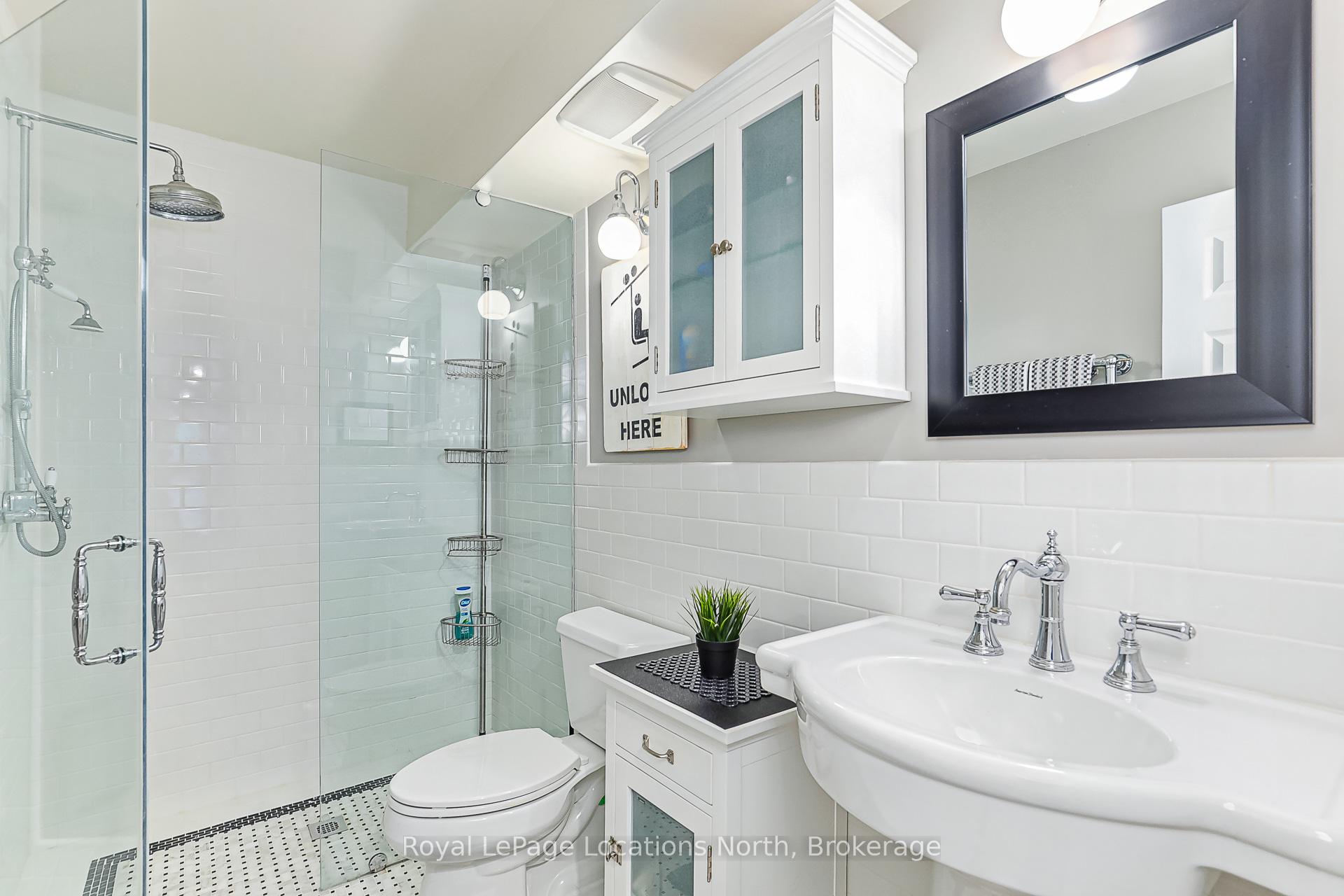 Photo 17 of 423 Mariners Way, Collingwood — HOMEH