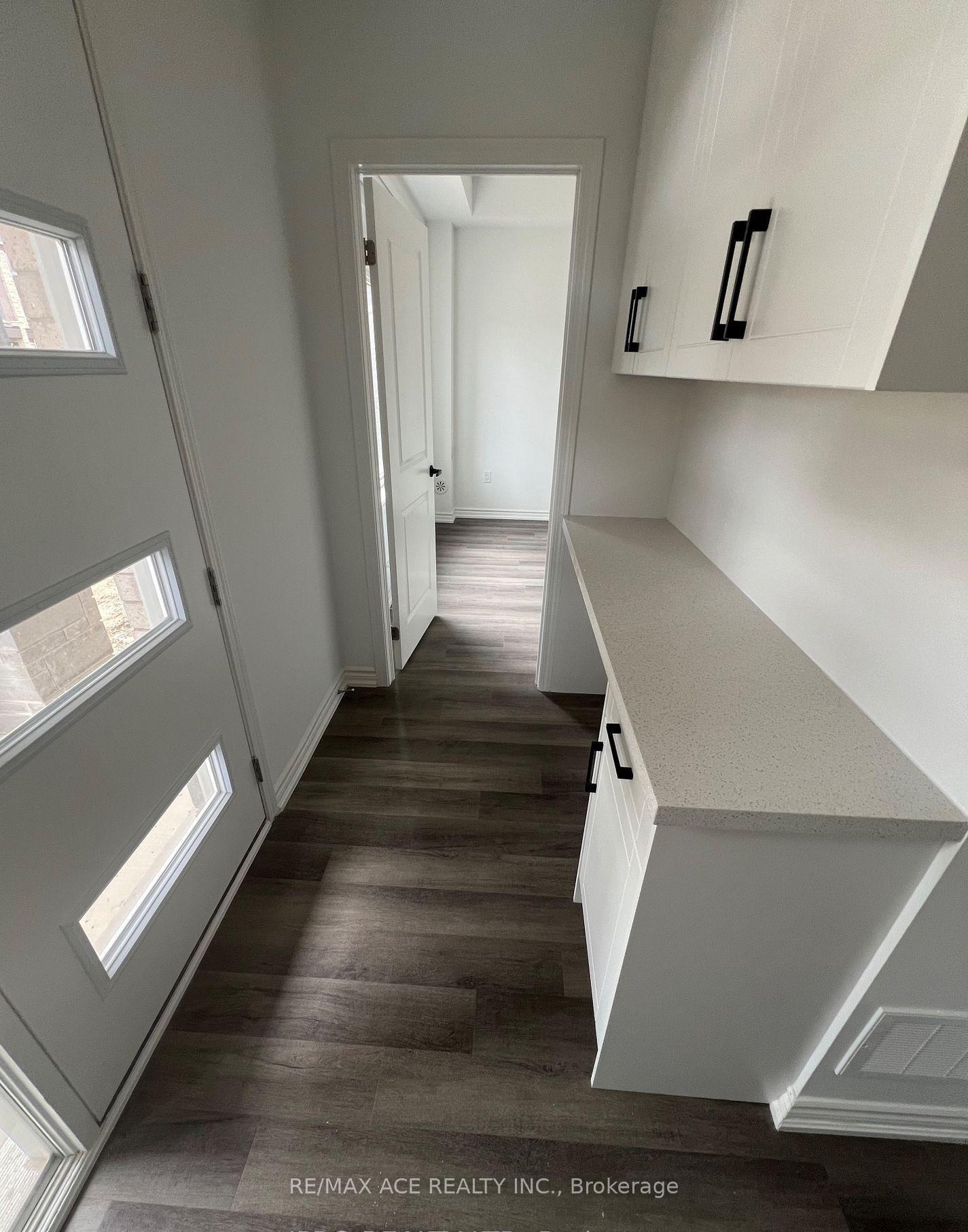 Photo 10 of Unit B, 2 Plume Street, Brampton, Northwest Brampton — HOMEH
