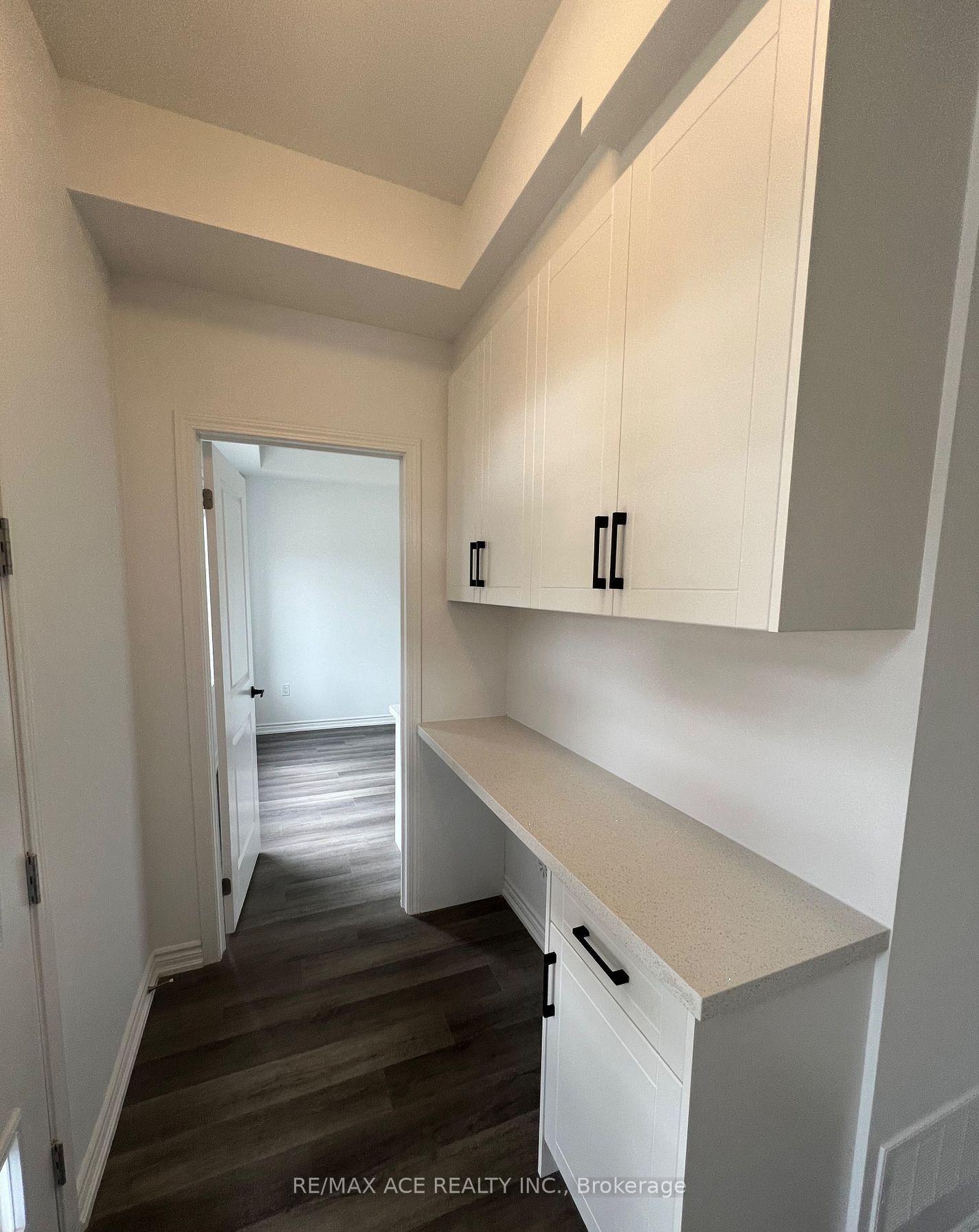 Photo 11 of Unit B, 2 Plume Street, Brampton, Northwest Brampton — HOMEH