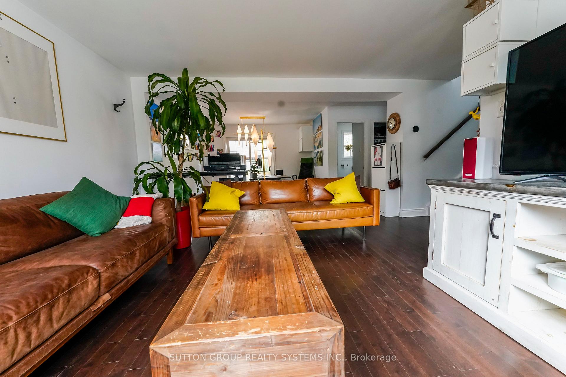 Photo 5 of Unit Upper, 684 Birchmount Road, Scarborough, Clairlea-Birchmount — HOMEH