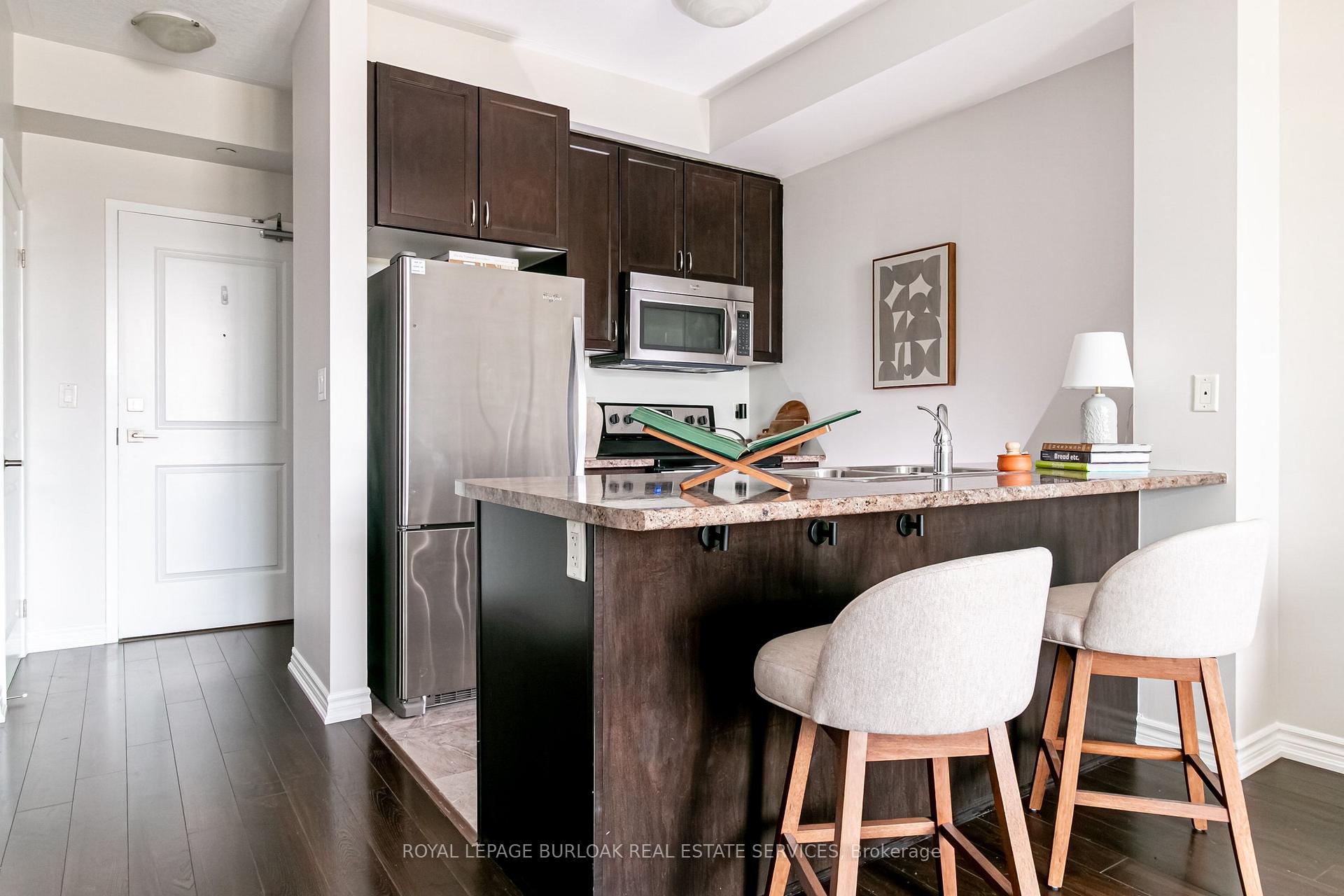 Photo 7 of Unit 221, 35 Southshore Crescent, Hamilton, Lakeshore — HOMEH