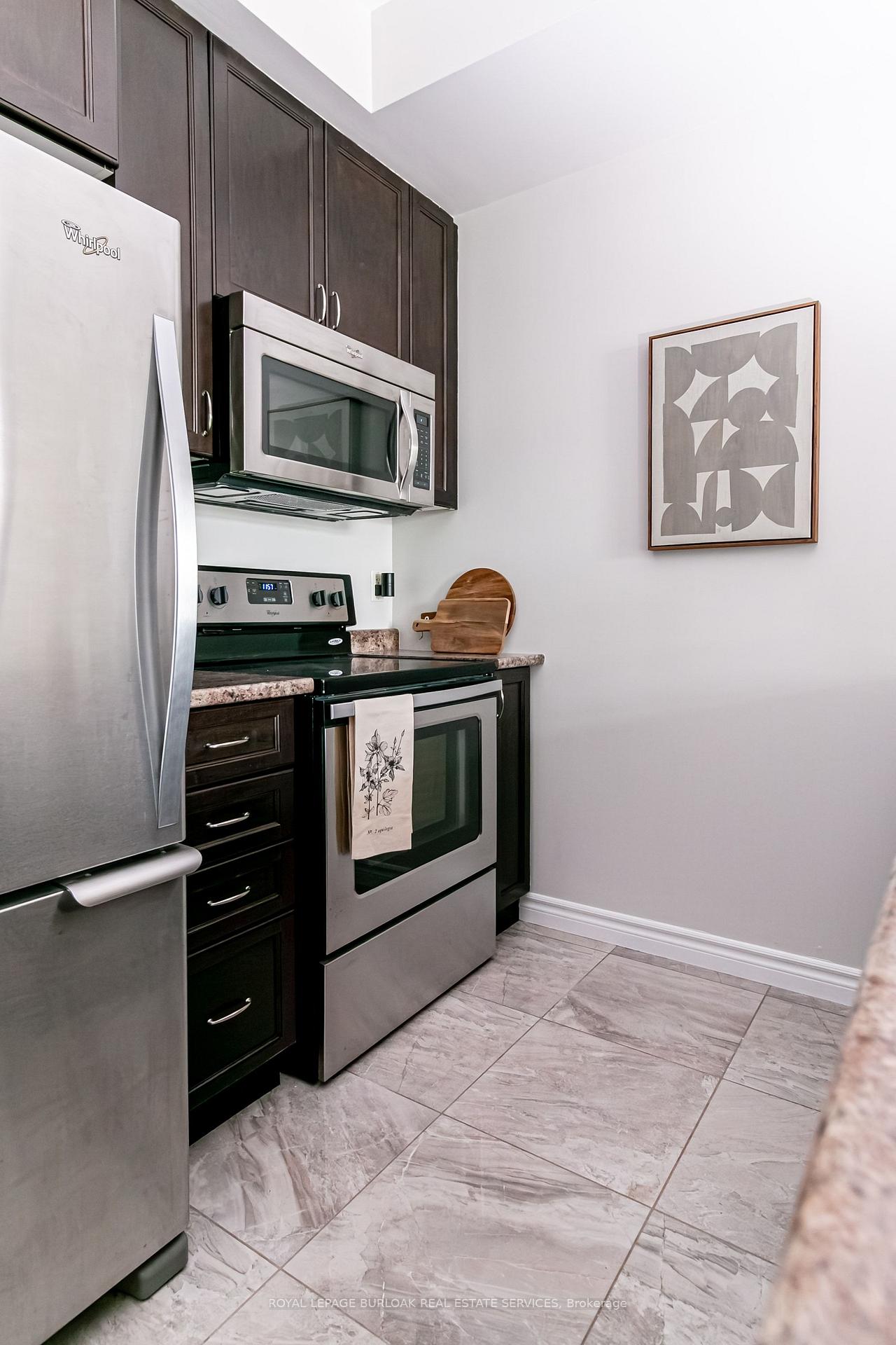 Photo 10 of Unit 221, 35 Southshore Crescent, Hamilton, Lakeshore — HOMEH