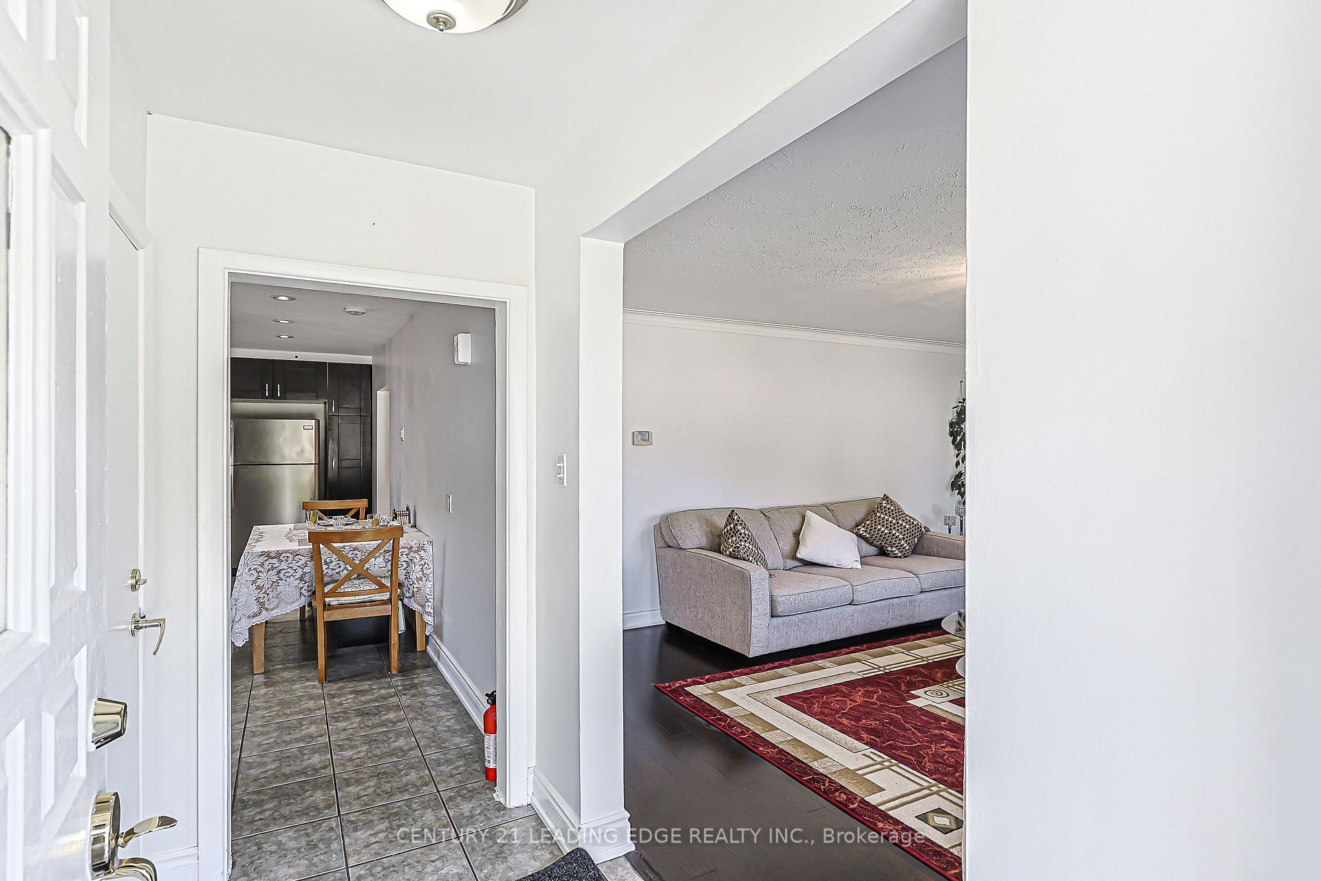 Photo 3 of 246 Ellington Drive, Scarborough, Wexford-Maryvale — HOMEH