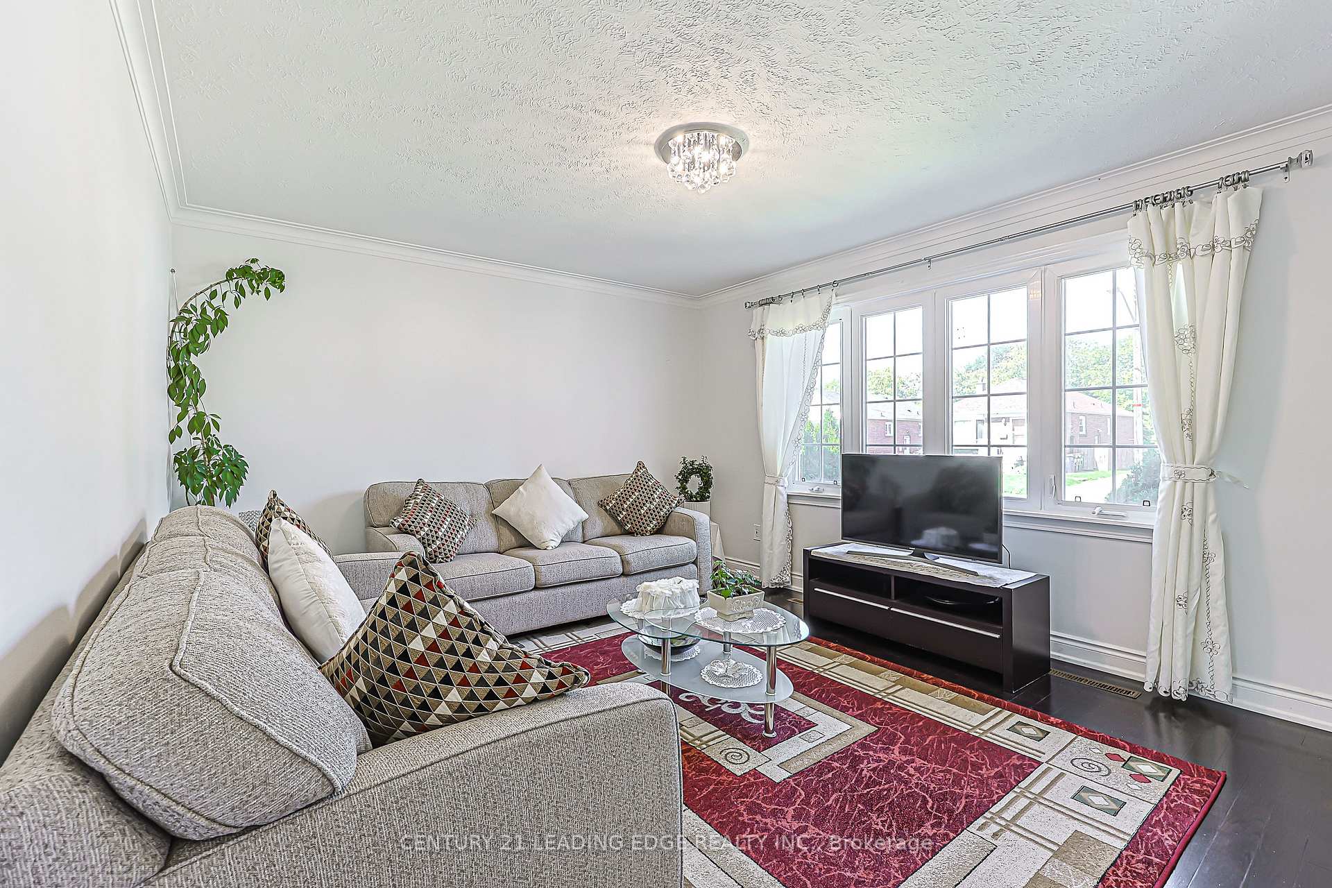 Photo 5 of 246 Ellington Drive, Scarborough, Wexford-Maryvale — HOMEH