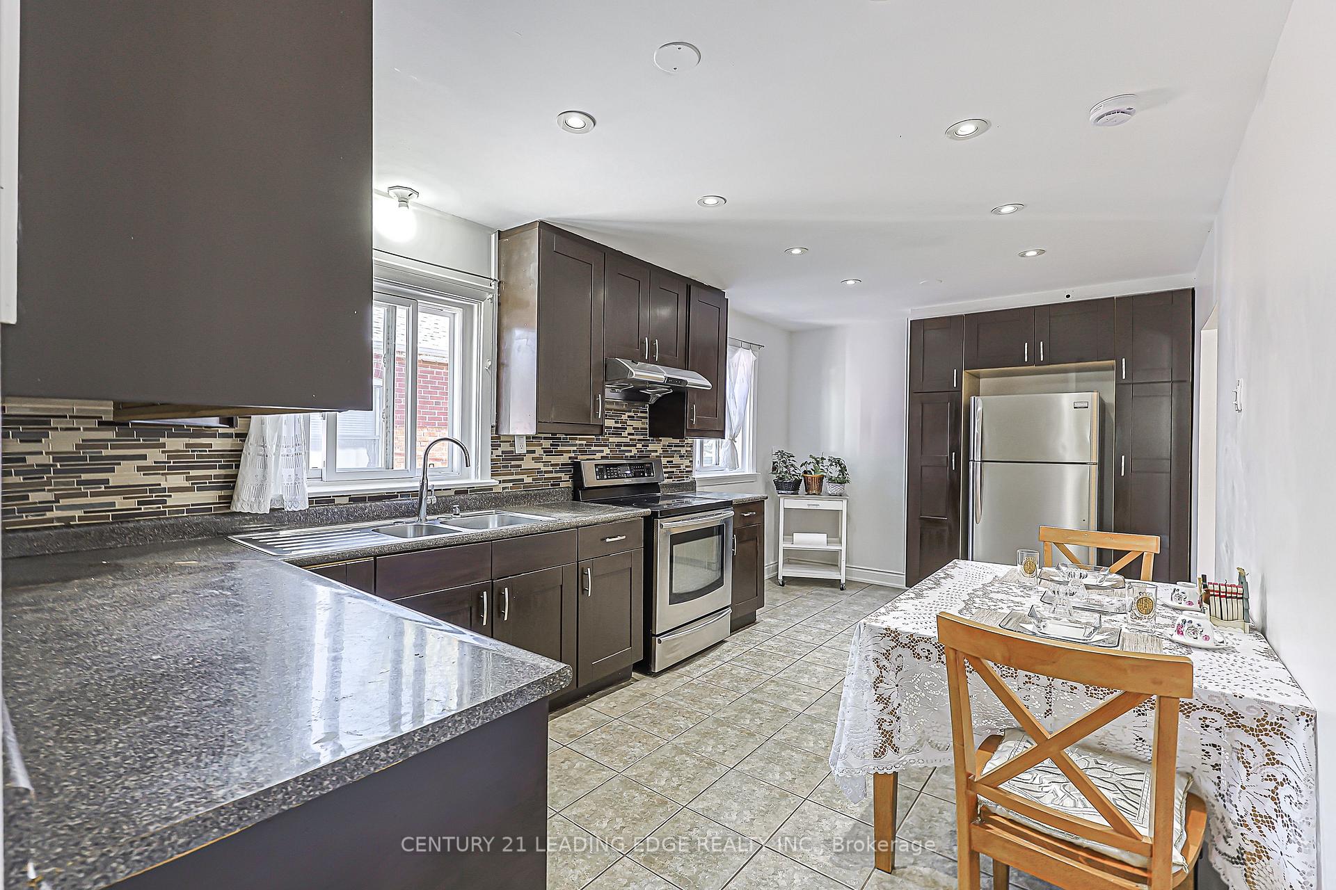 Photo 7 of 246 Ellington Drive, Scarborough, Wexford-Maryvale — HOMEH