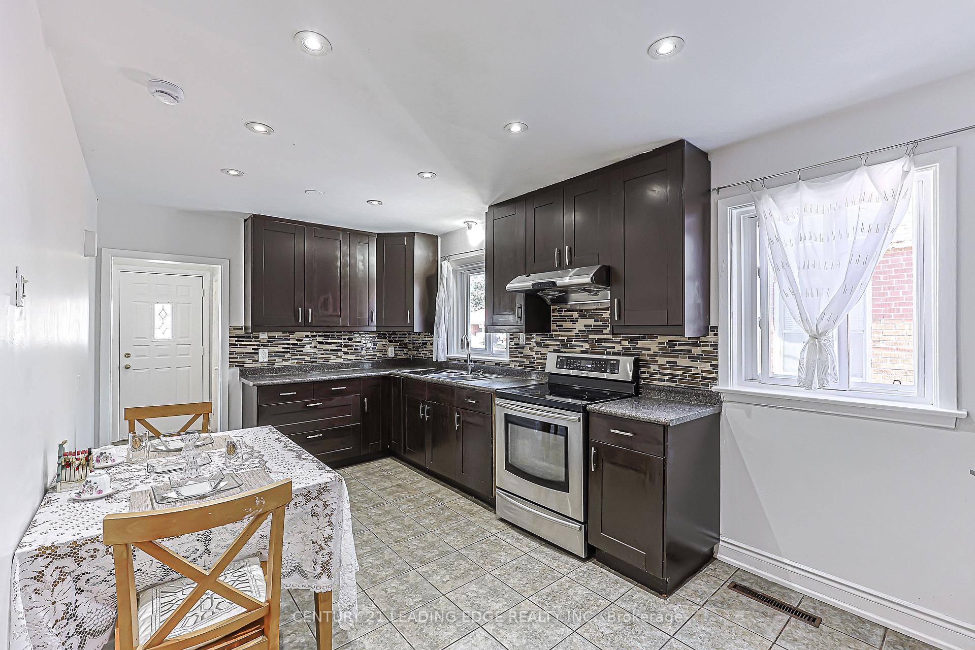 Photo 8 of 246 Ellington Drive, Scarborough, Wexford-Maryvale — HOMEH