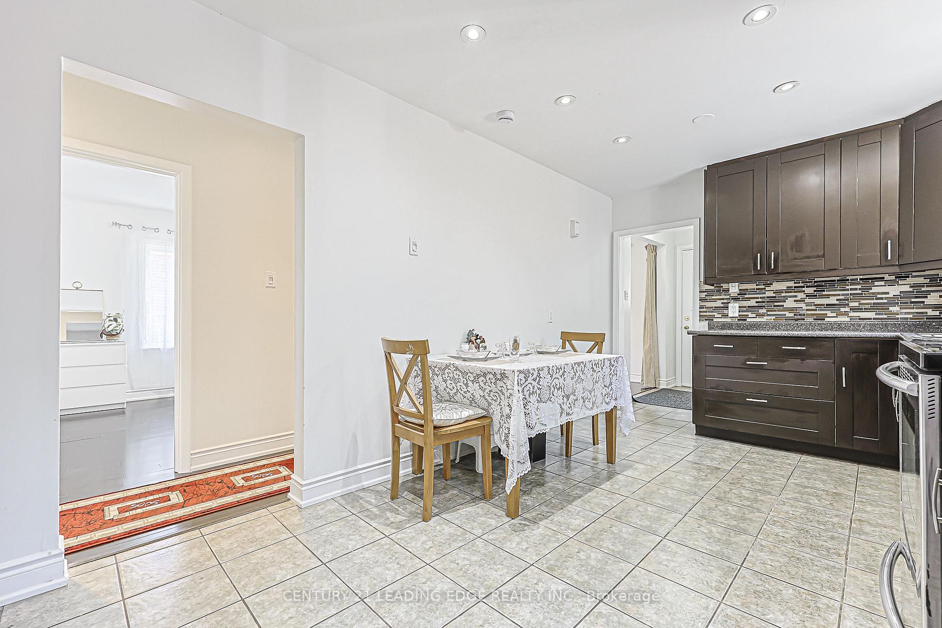 Photo 10 of 246 Ellington Drive, Scarborough, Wexford-Maryvale — HOMEH