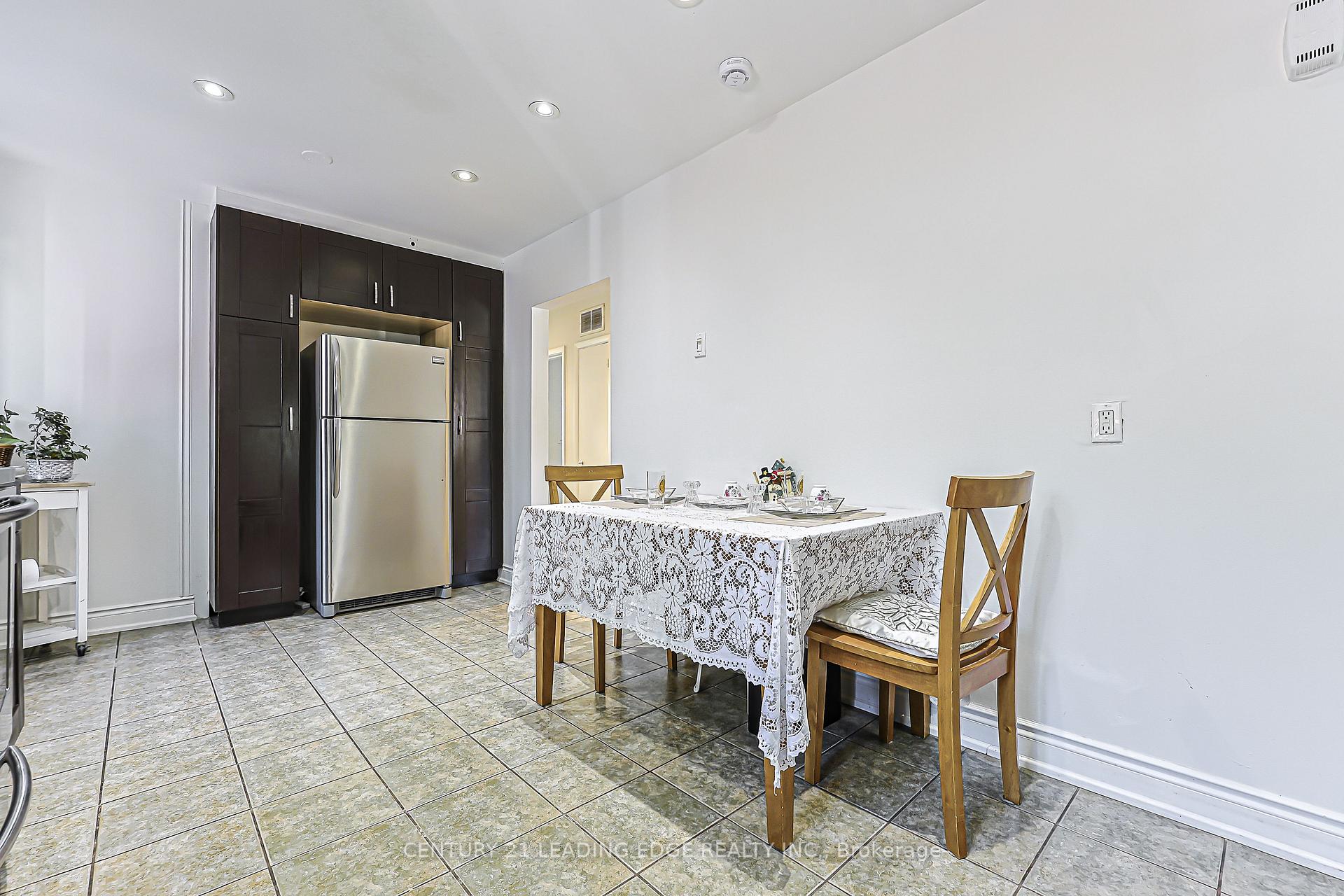 Photo 11 of 246 Ellington Drive, Scarborough, Wexford-Maryvale — HOMEH
