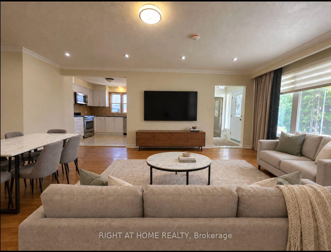Photo 2 of Unit UPPER LEVEL, 26 Wedgewood Drive, North York, Newtonbrook East — HOMEH
