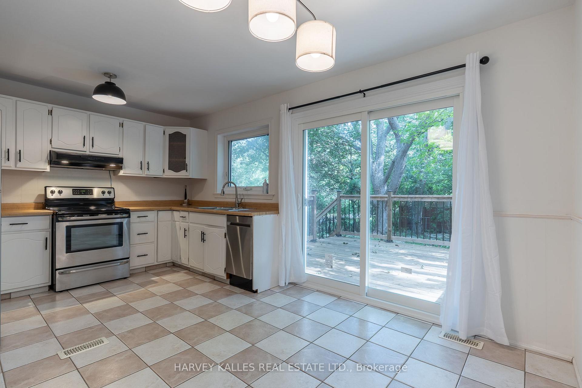 Photo 23 of 2258 Brookhurst Road, Mississauga, Clarkson — HOMEH