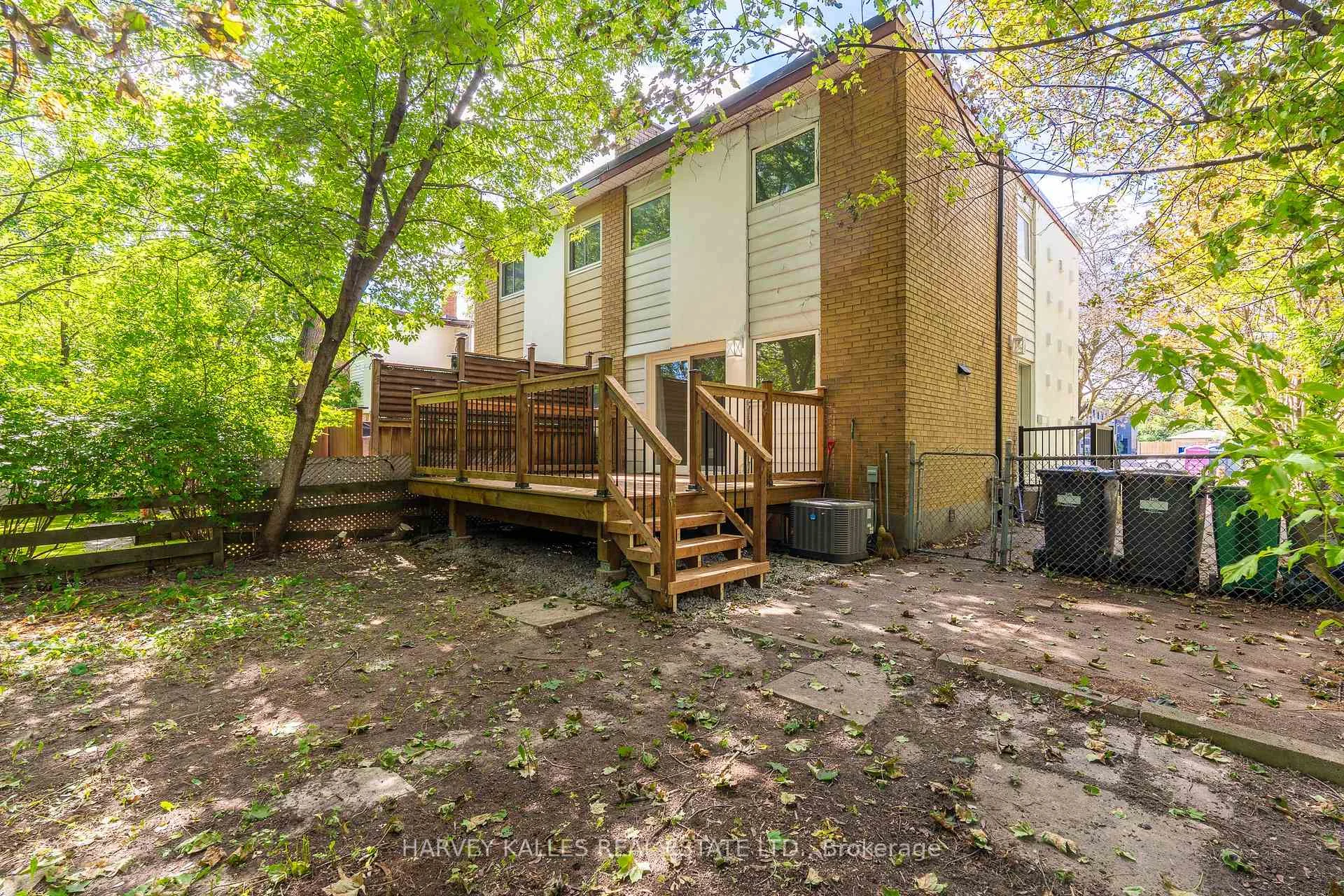Photo 2 of 2258 Brookhurst Road, Mississauga, Clarkson — HOMEH