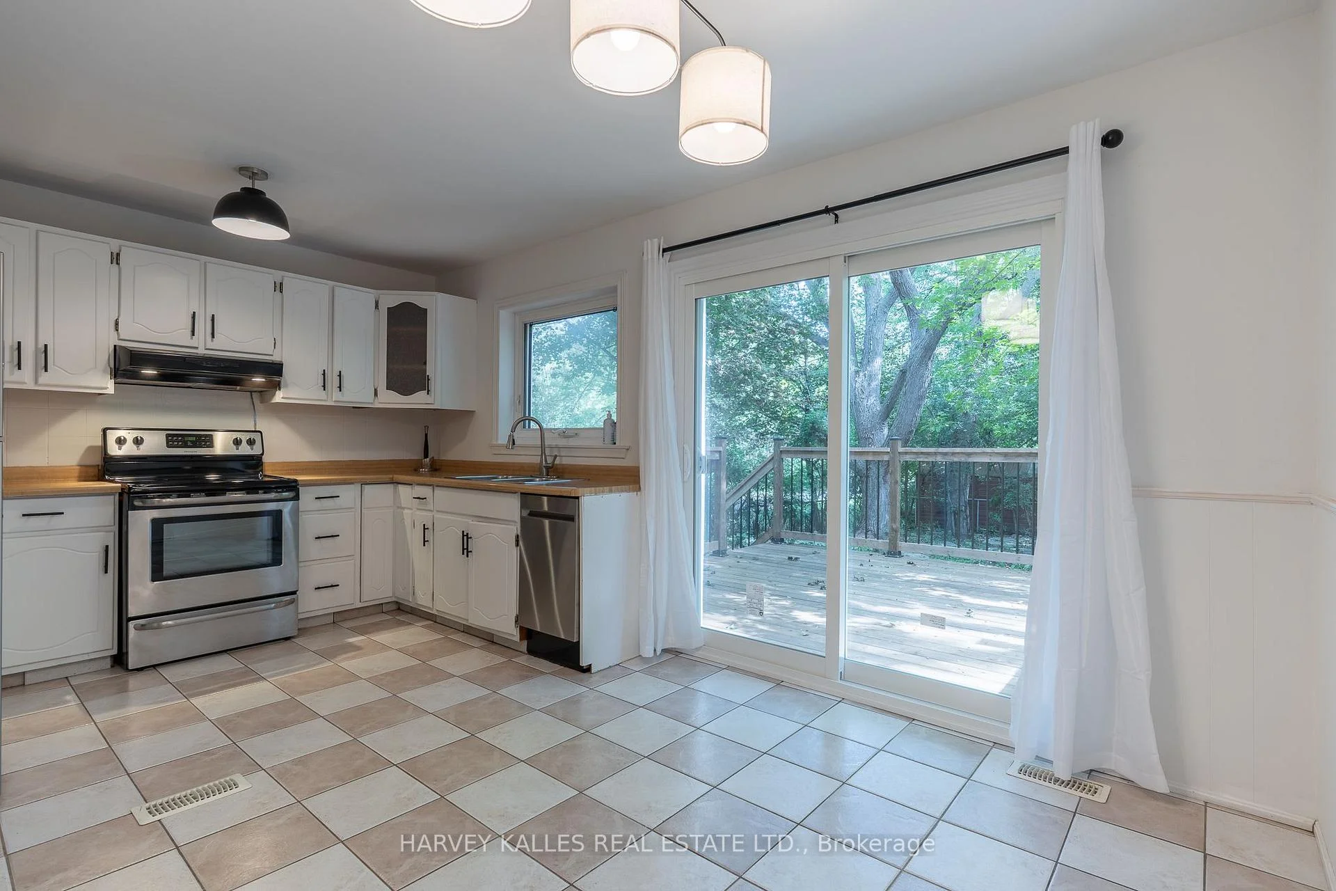 Photo 8 of 2258 Brookhurst Road, Mississauga, Clarkson — HOMEH
