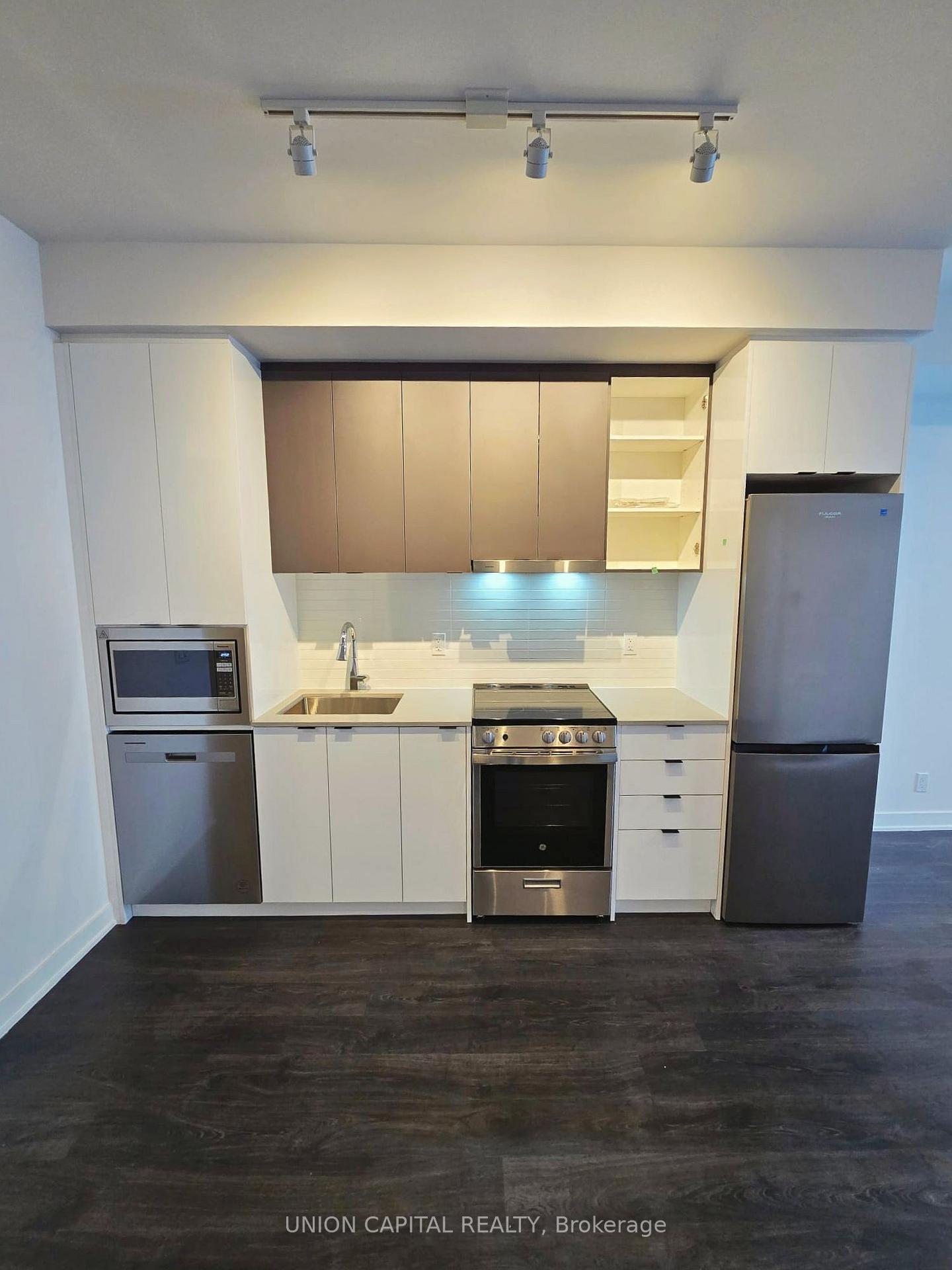 Photo 2 of Unit 3301A, 30 Upper Mall Way, Vaughan, Brownridge — HOMEH