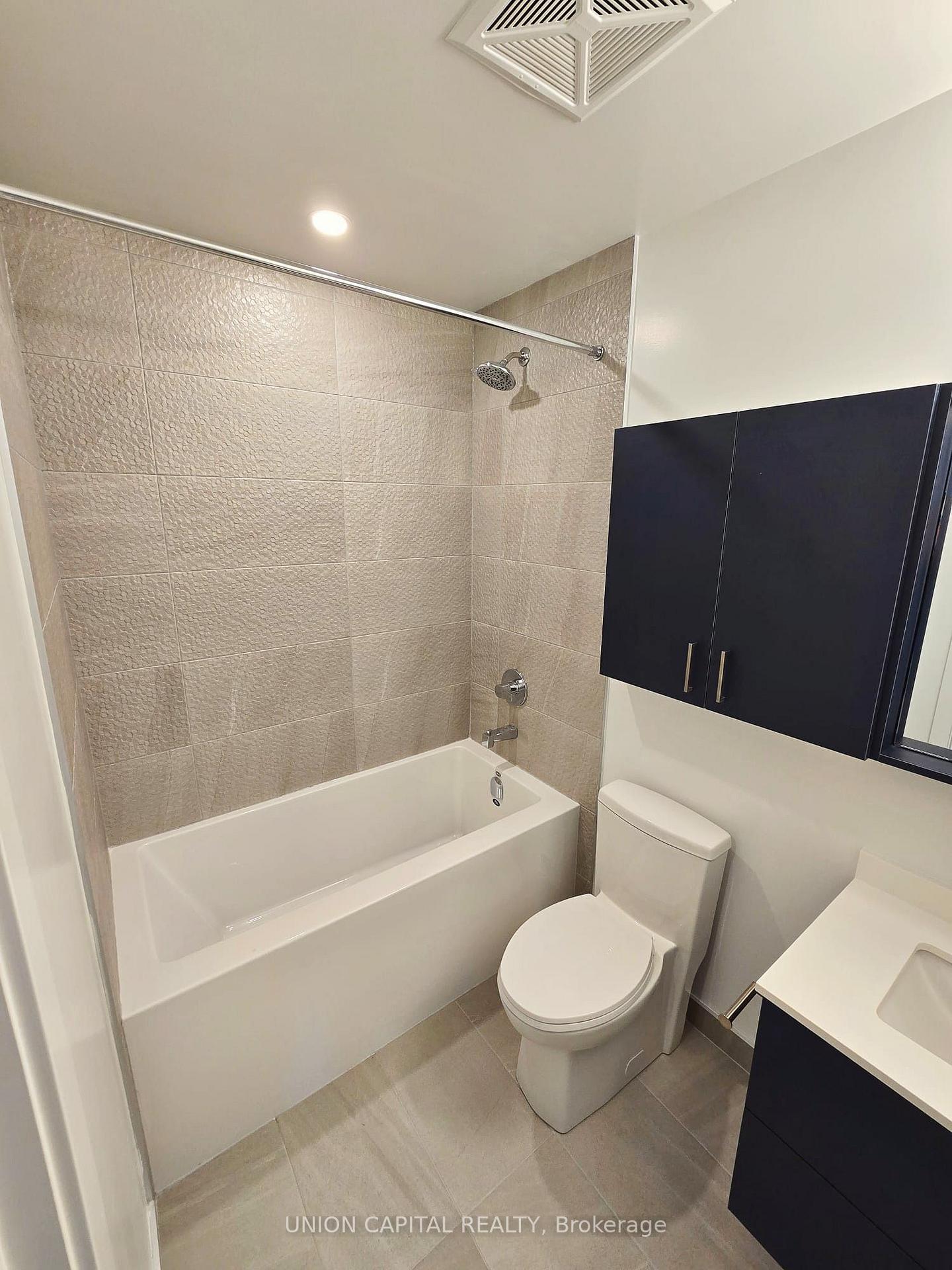 Photo 8 of Unit 3301A, 30 Upper Mall Way, Vaughan, Brownridge — HOMEH