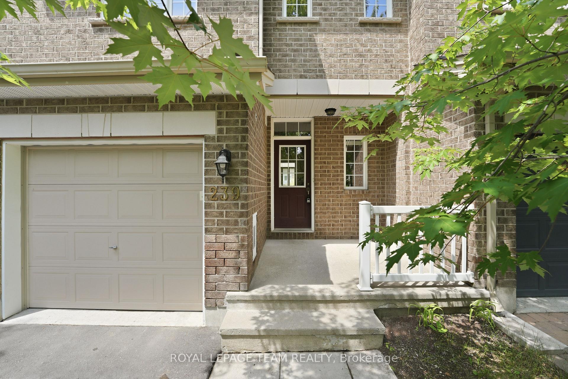 Photo 3 of 239 Tandalee Crescent, Ottawa, Kanata - Emerald Meadows/Trailwest — HOMEH