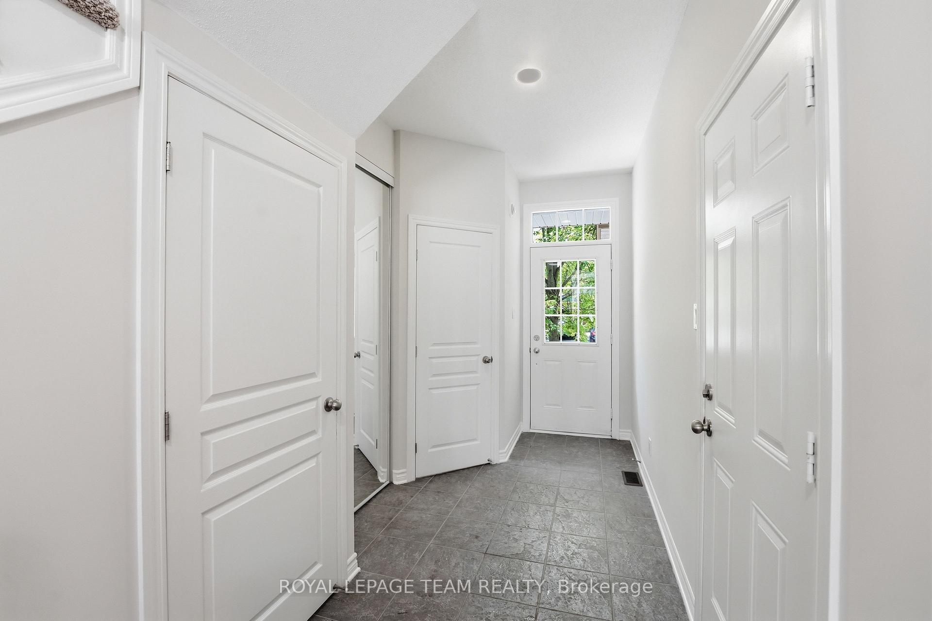 Photo 4 of 239 Tandalee Crescent, Ottawa, Kanata - Emerald Meadows/Trailwest — HOMEH