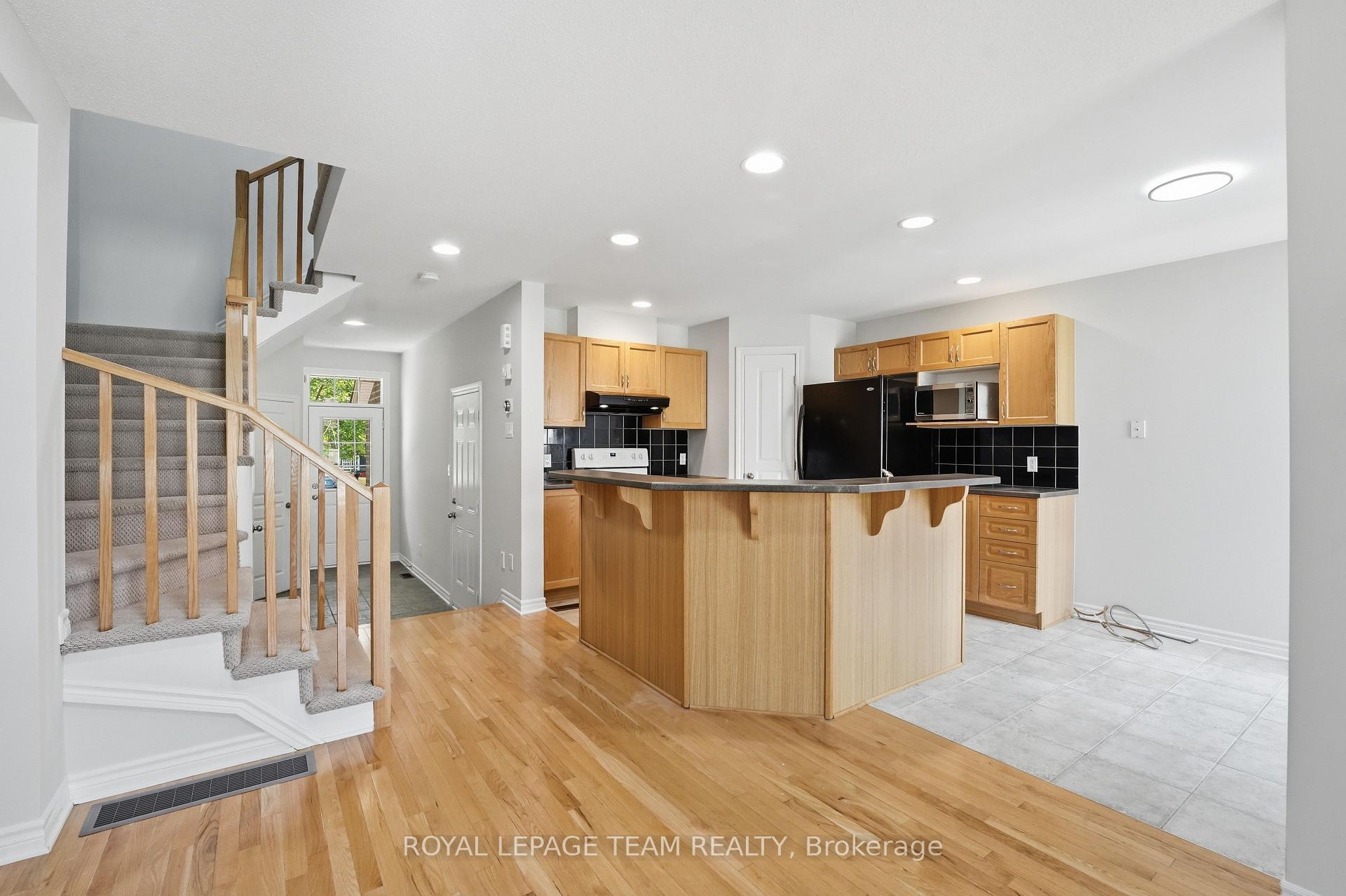 Photo 6 of 239 Tandalee Crescent, Ottawa, Kanata - Emerald Meadows/Trailwest — HOMEH