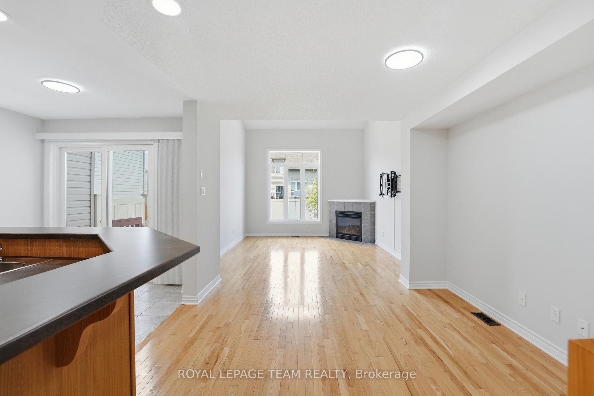 Photo 12 of 239 Tandalee Crescent, Ottawa, Kanata - Emerald Meadows/Trailwest — HOMEH
