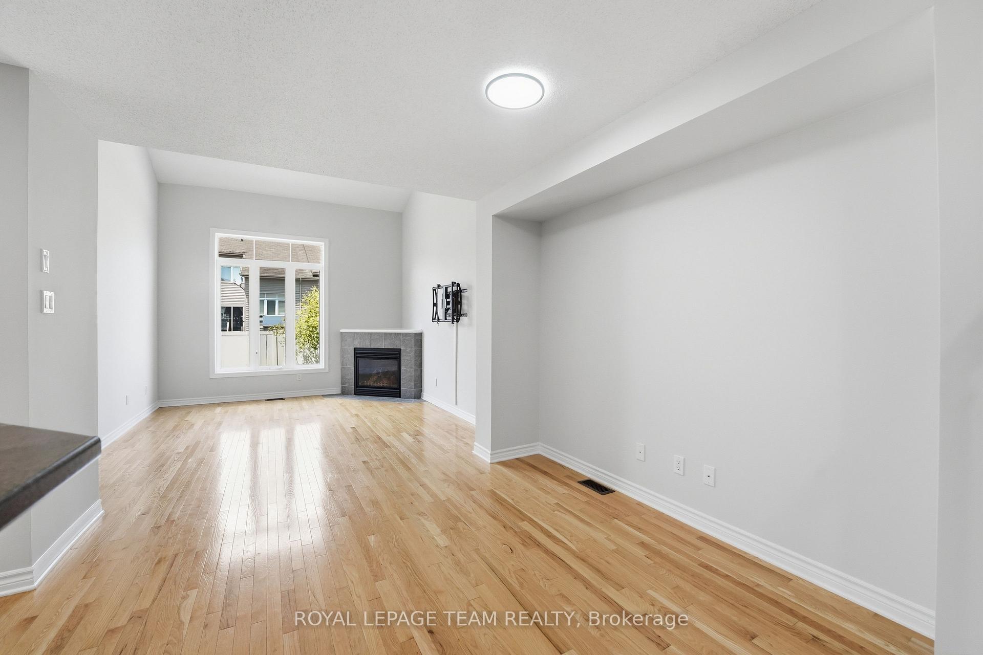 Photo 13 of 239 Tandalee Crescent, Ottawa, Kanata - Emerald Meadows/Trailwest — HOMEH