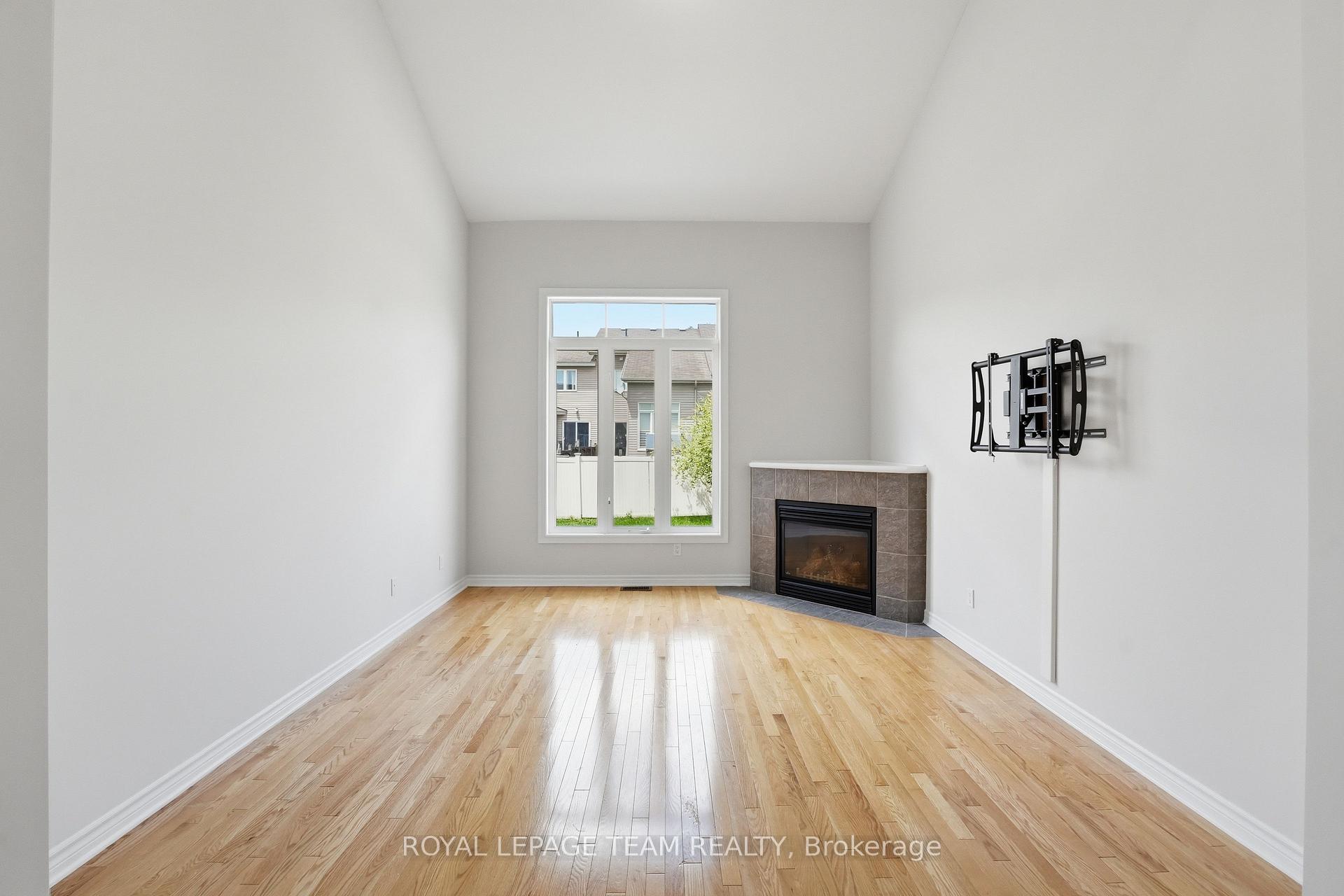 Photo 15 of 239 Tandalee Crescent, Ottawa, Kanata - Emerald Meadows/Trailwest — HOMEH