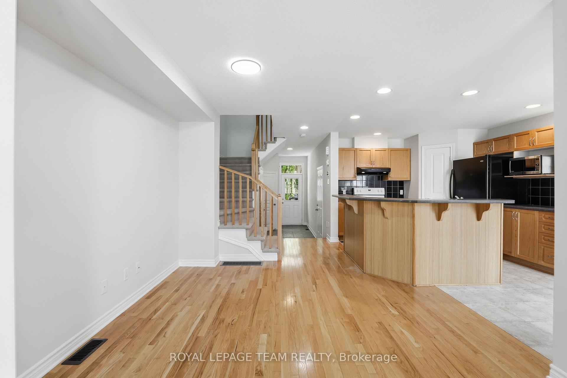 Photo 17 of 239 Tandalee Crescent, Ottawa, Kanata - Emerald Meadows/Trailwest — HOMEH