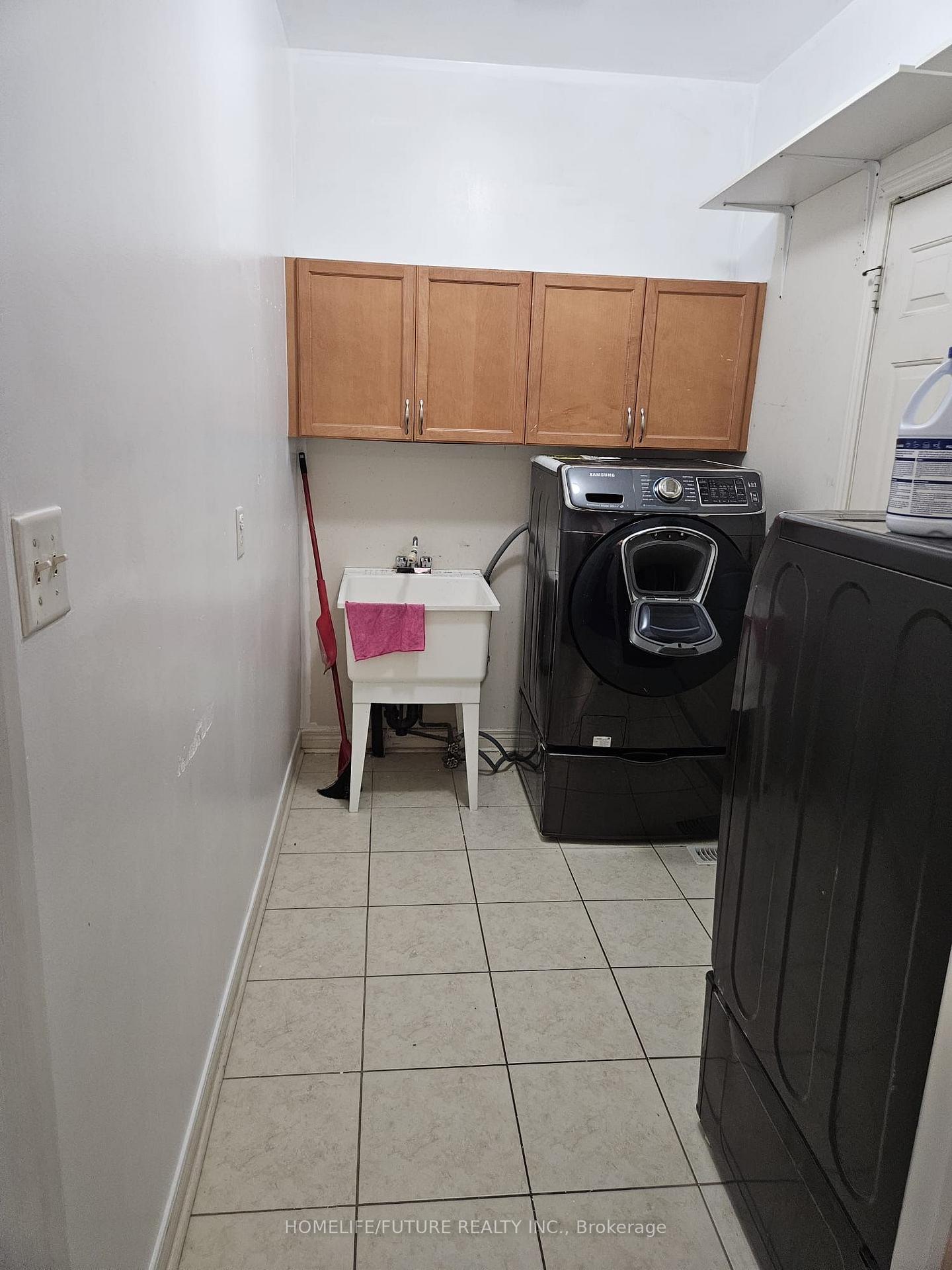 Photo 5 of 15 Coyle Street, Ajax, Northeast Ajax — HOMEH