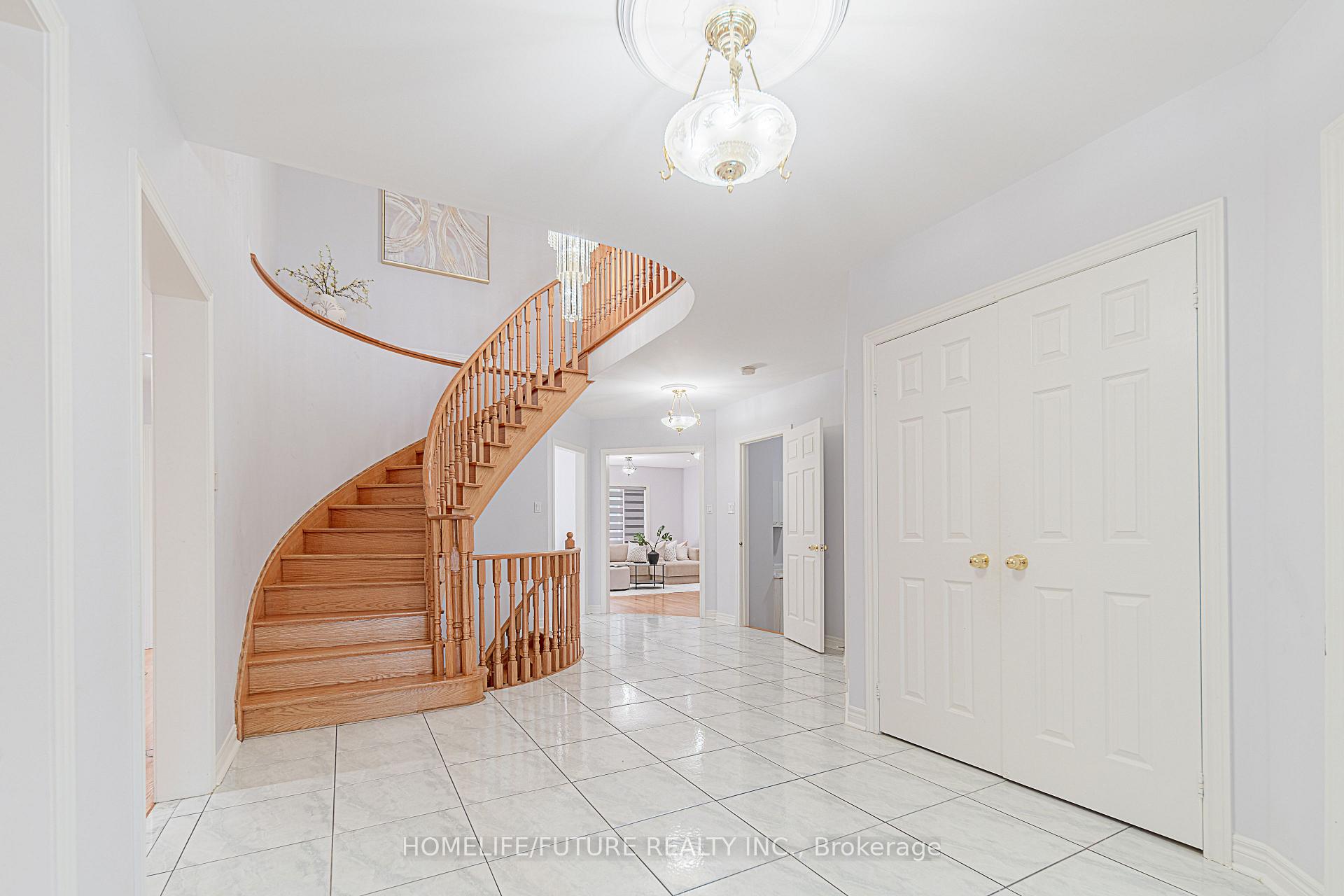 Photo 3 of 42 Boxwood Crescent, Markham, Rouge Fairways — HOMEH